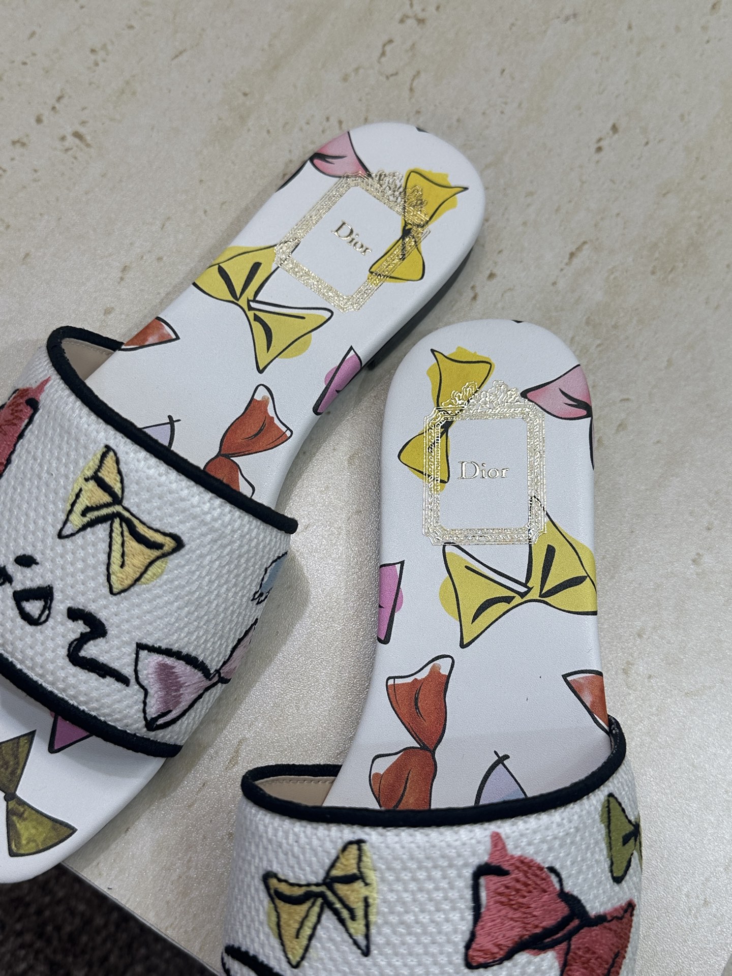 平底迪奥 Dior 2026春夏新款 DWAY 一字拖女鞋 CD字母logo立体刺绣平底凉鞋 圆头粗跟果
