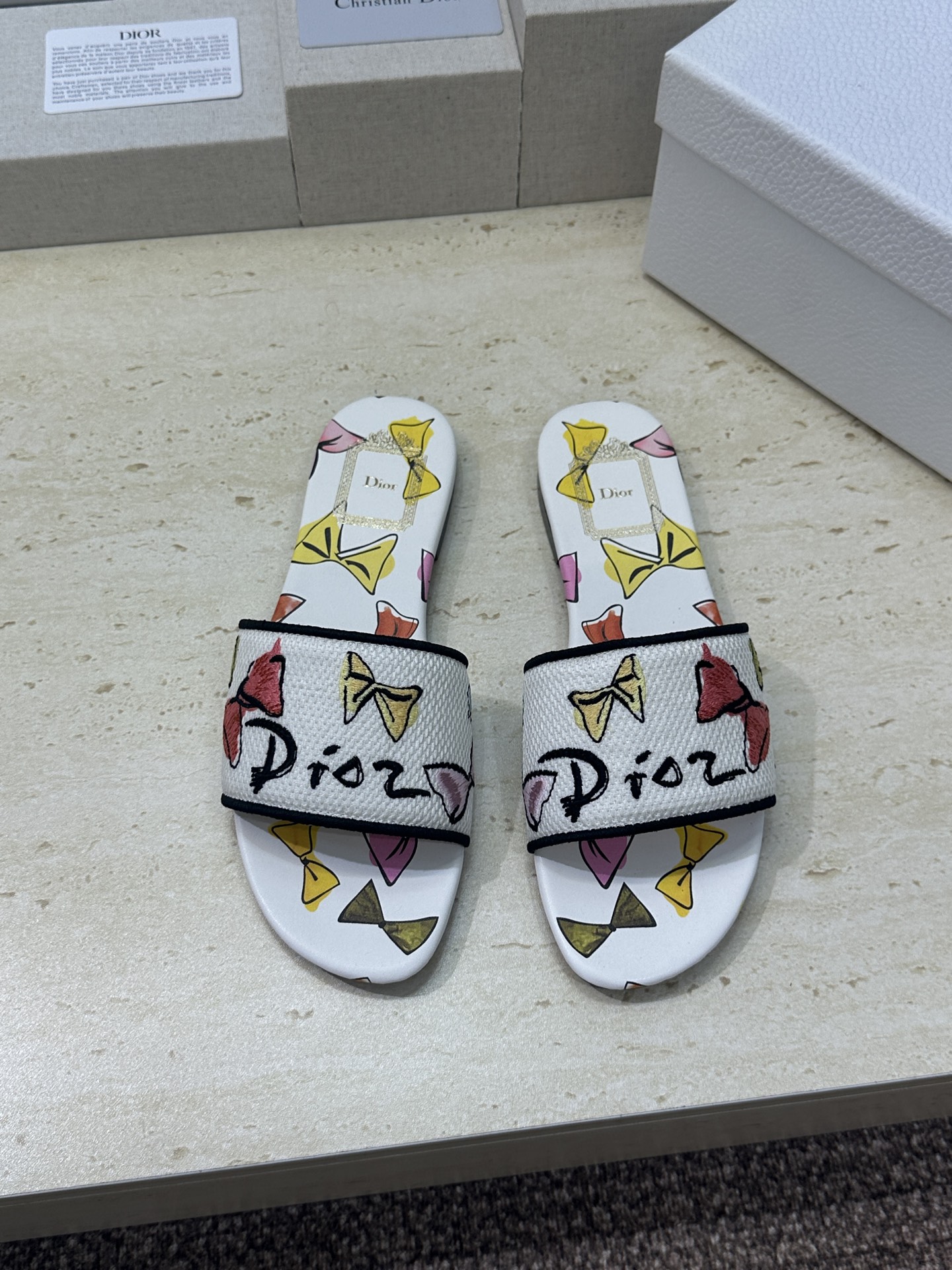 平底迪奥 Dior 2026春夏新款 DWAY 一字拖女鞋 CD字母logo立体刺绣平底凉鞋 圆头粗跟果