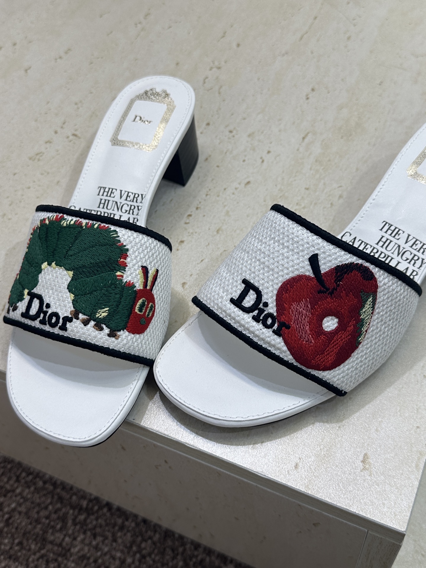粗跟迪奥 Dior 2026春夏新款 DWAY 一字拖女鞋 CD字母logo立体刺绣平底凉鞋 圆头粗跟果
