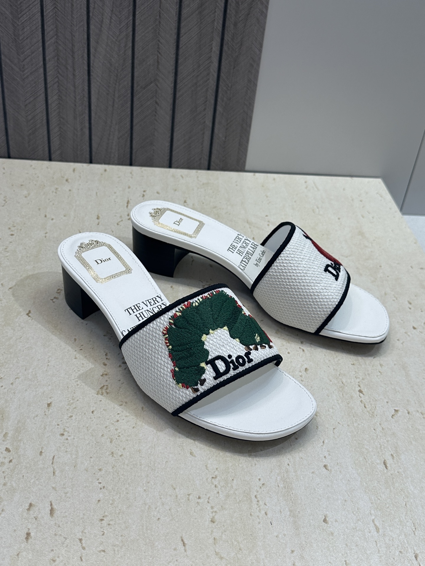 粗跟迪奥 Dior 2026春夏新款 DWAY 一字拖女鞋 CD字母logo立体刺绣平底凉鞋 圆头粗跟果