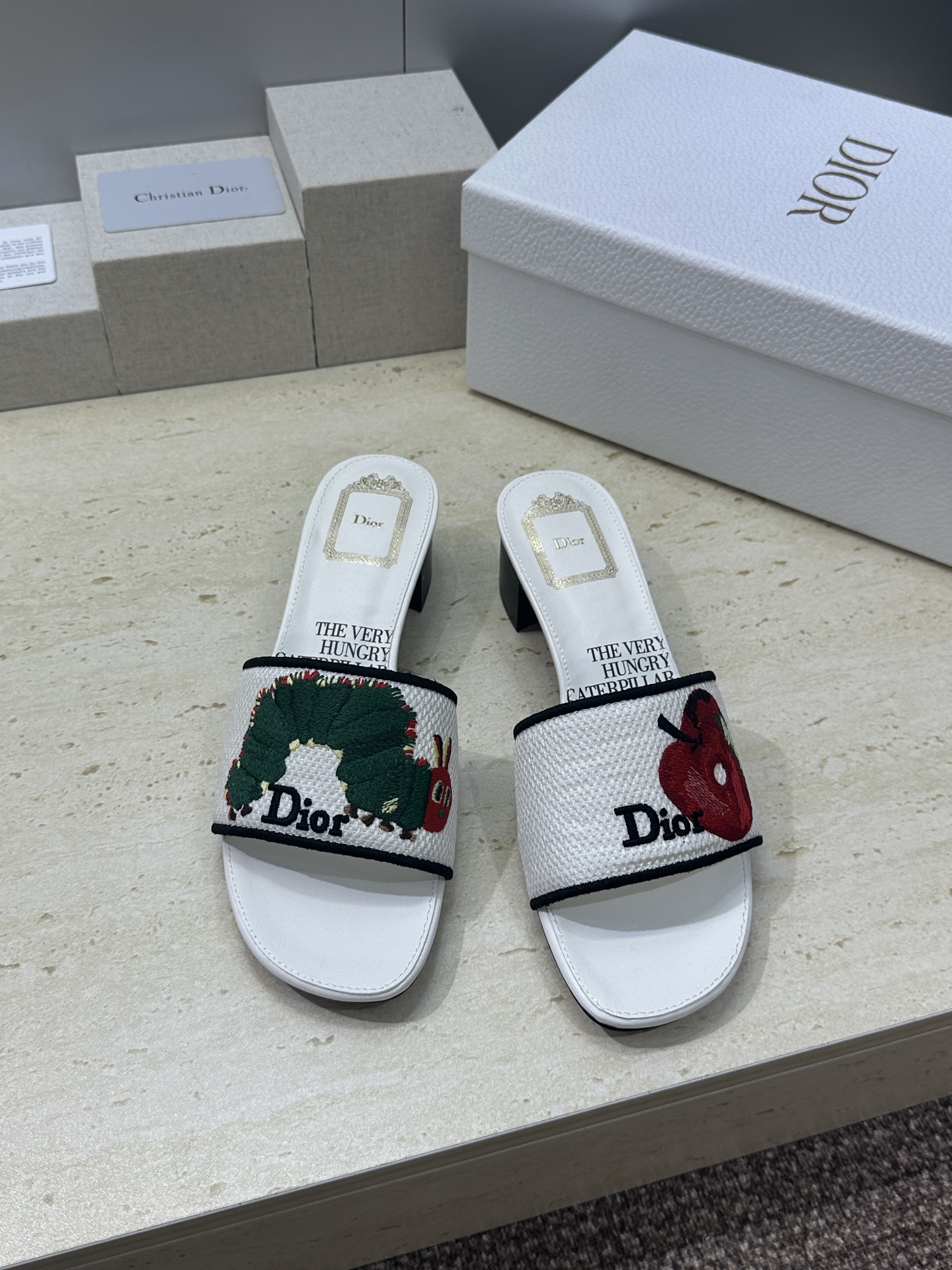 粗跟迪奥 Dior 2026春夏新款 DWAY 一字拖女鞋 CD字母logo立体刺绣平底凉鞋 圆头粗跟果