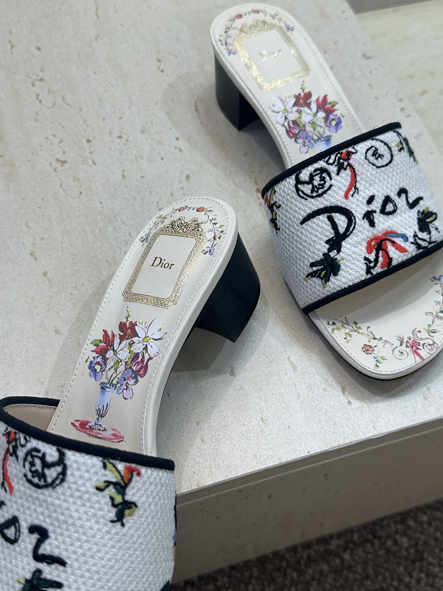 粗跟迪奥 Dior 2026春夏新款 DWAY 一字拖女鞋 CD字母logo立体刺绣平底凉鞋 圆头粗跟果
