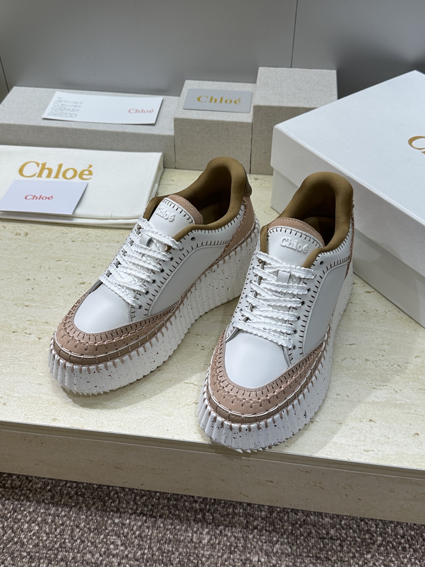 Chloe 蔻依 2026春夏走秀新款运动跑鞋 明星同款字母logo厚底系带休闲时尚拼色老爹鞋 市面顶级