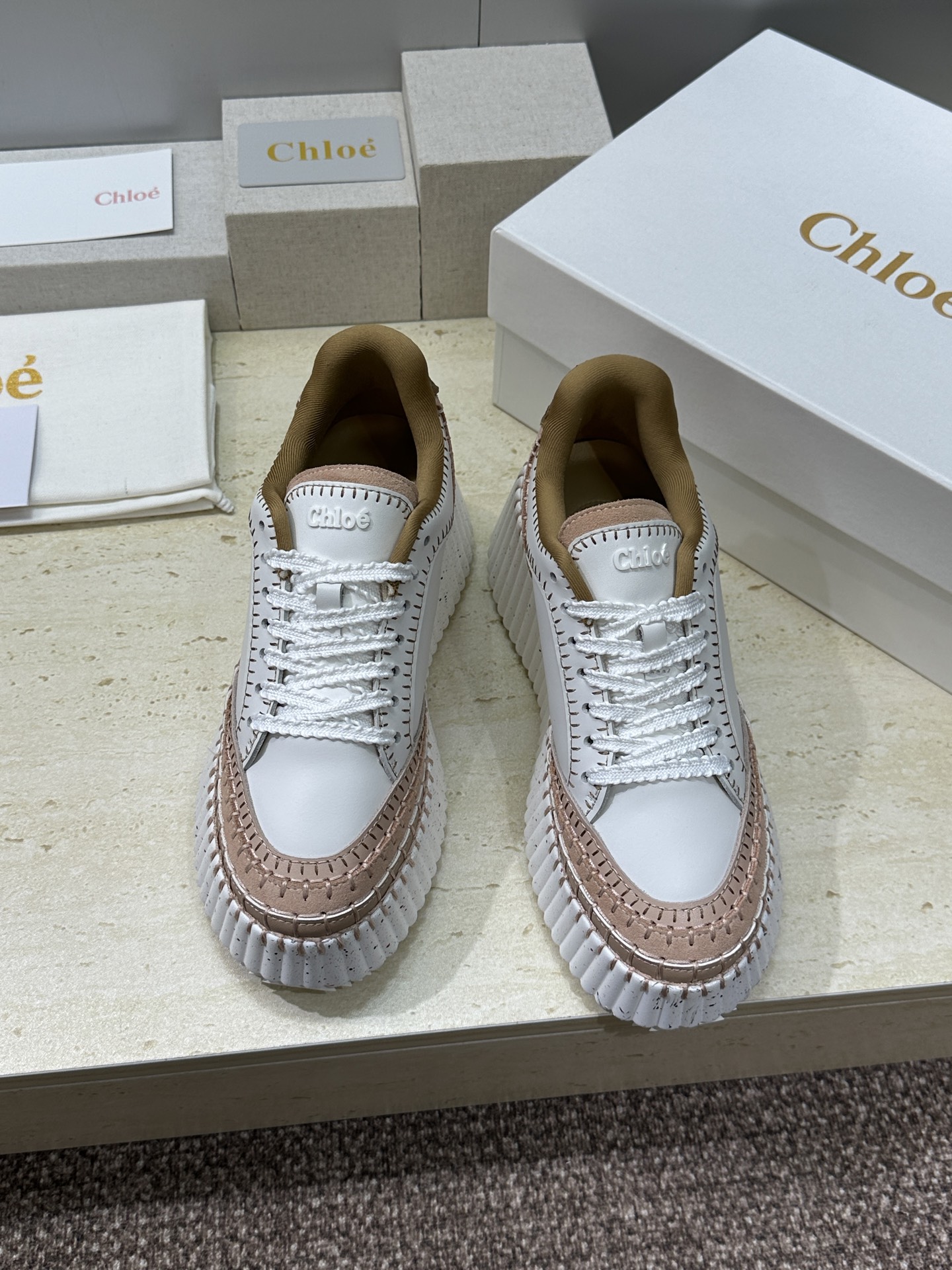Chloe 蔻依 2026春夏走秀新款运动跑鞋 明星同款字母logo厚底系带休闲时尚拼色老爹鞋 市面顶级
