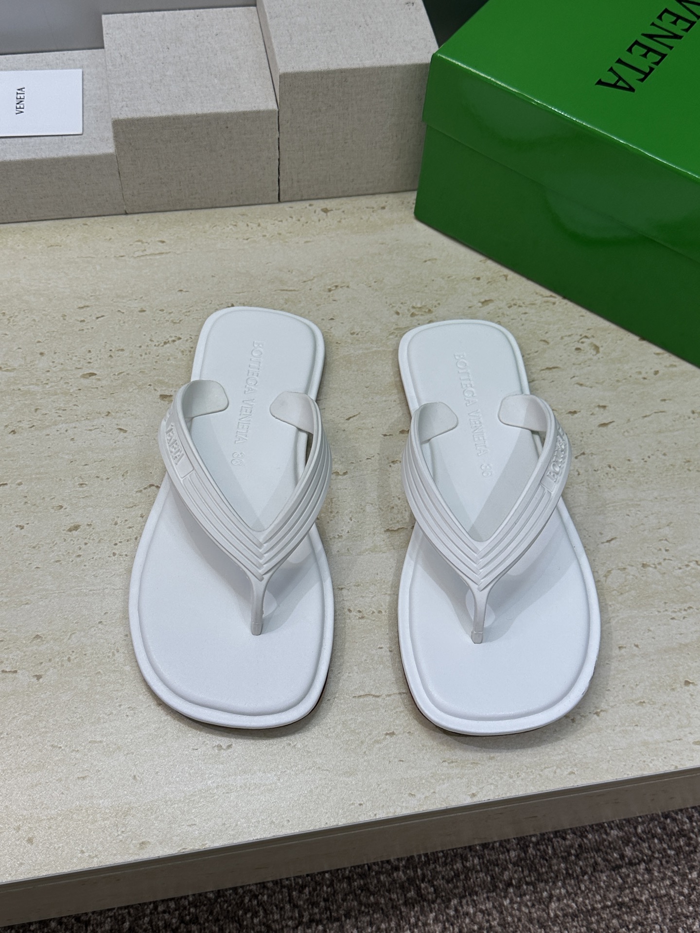 Bottega Veneta 葆蝶家2026春夏情侣新款SamPieri Flat Thong 沙滩凉鞋