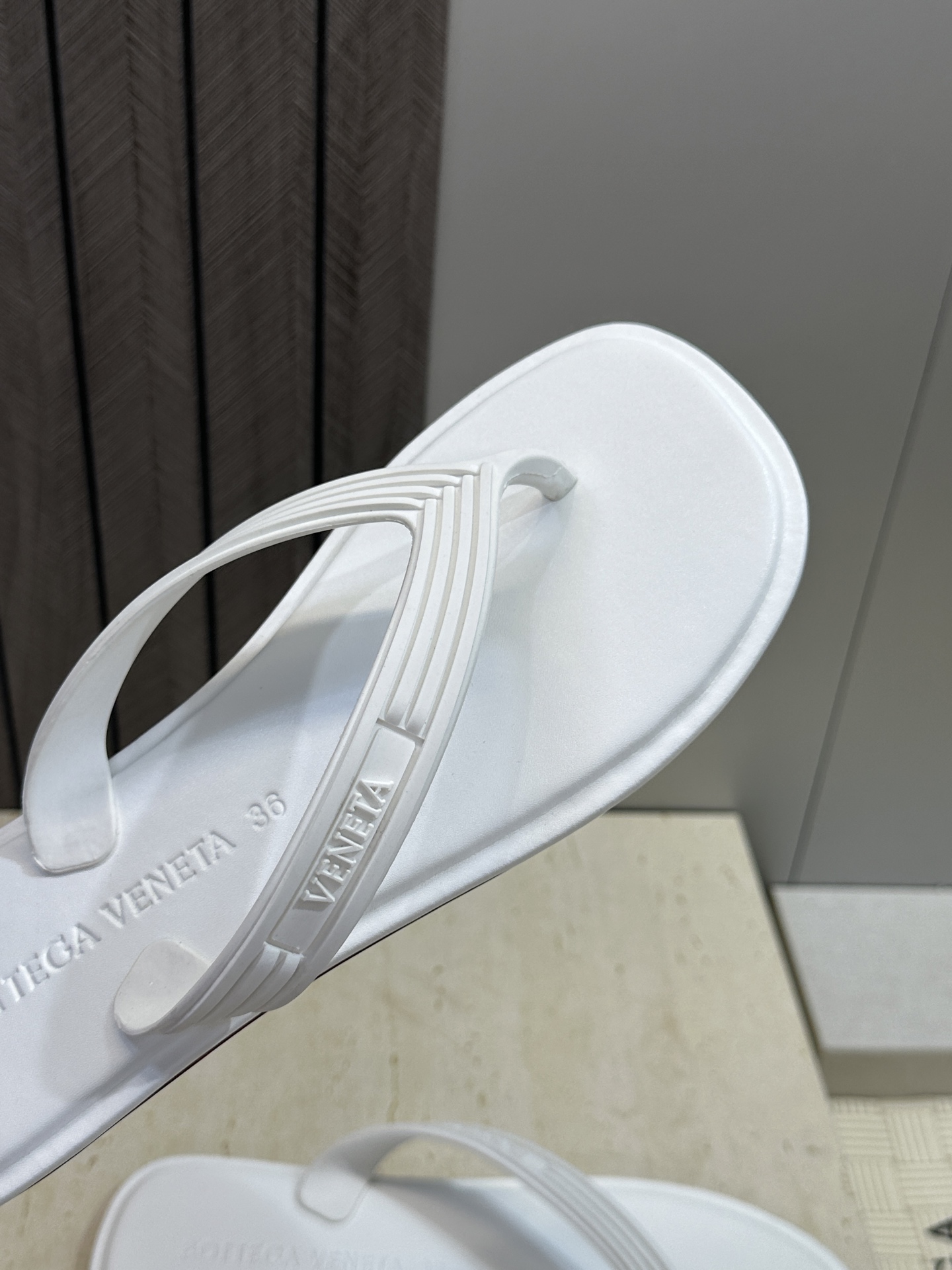 Bottega Veneta 葆蝶家2026春夏情侣新款SamPieri Flat Thong 沙滩凉鞋