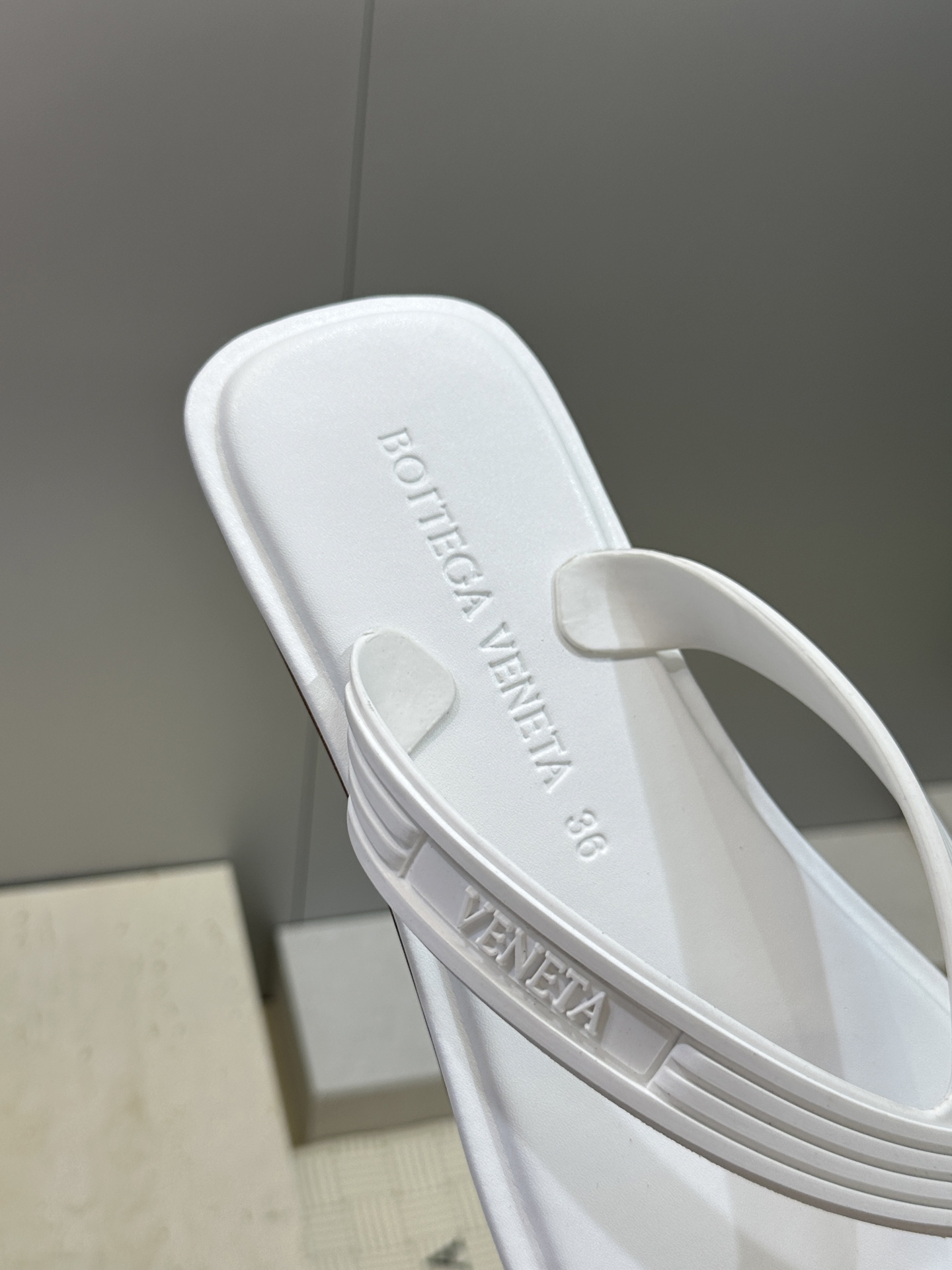 Bottega Veneta 葆蝶家2026春夏情侣新款SamPieri Flat Thong 沙滩凉鞋