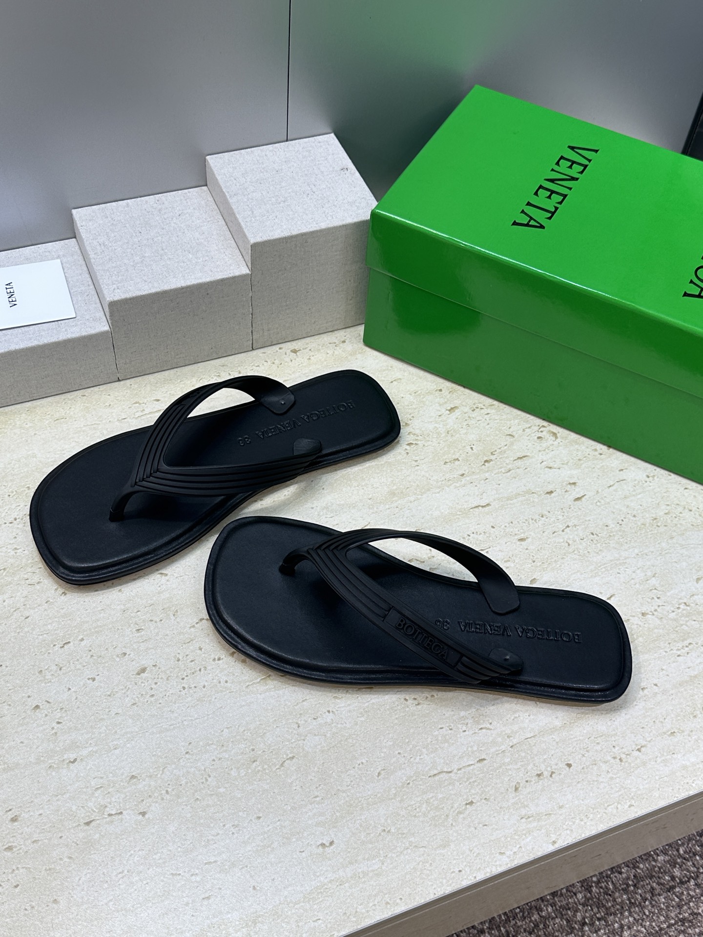 Bottega Veneta 葆蝶家2026春夏情侣新款SamPieri Flat Thong 沙滩凉鞋