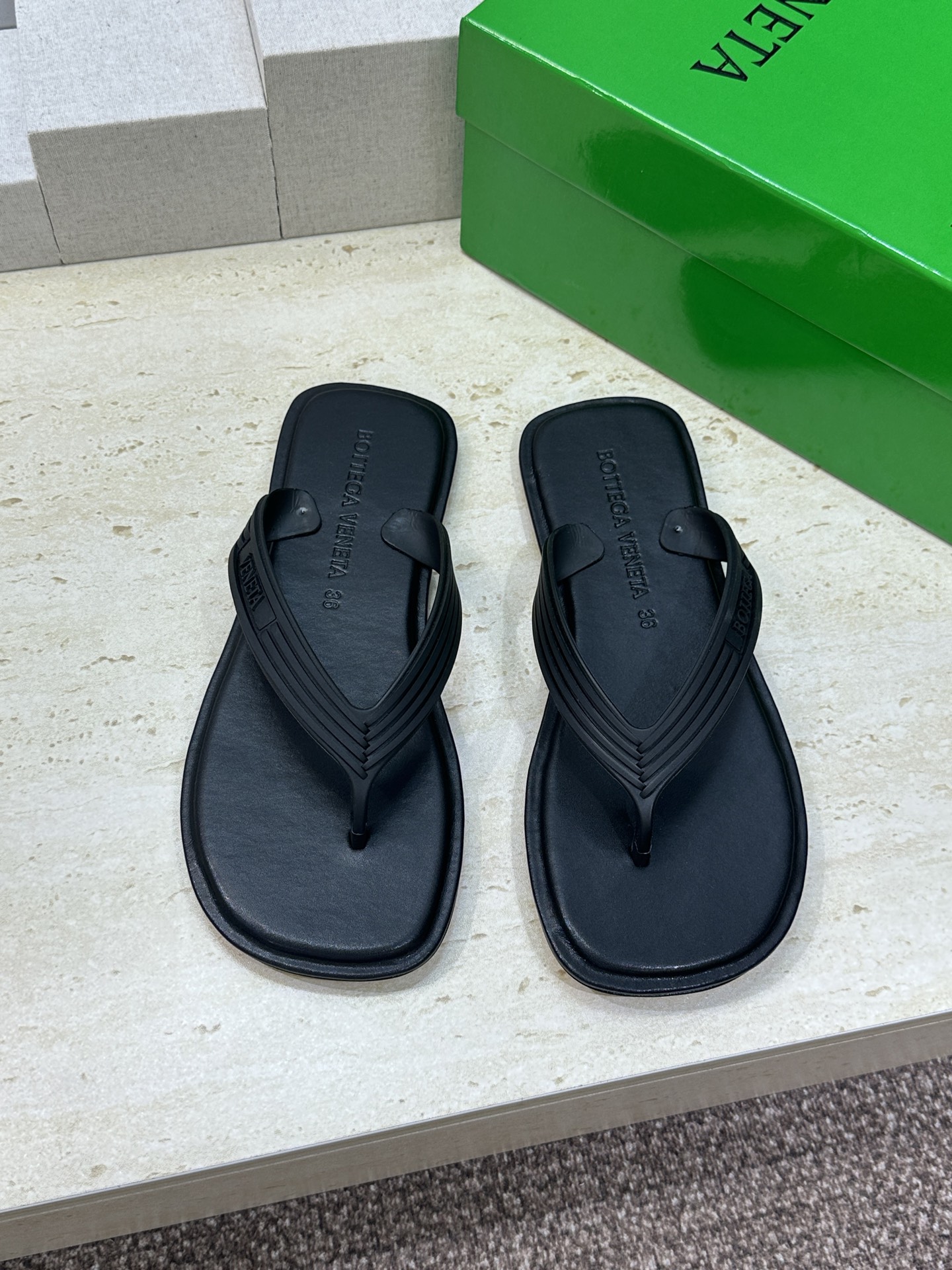 Bottega Veneta 葆蝶家2026春夏情侣新款SamPieri Flat Thong 沙滩凉鞋