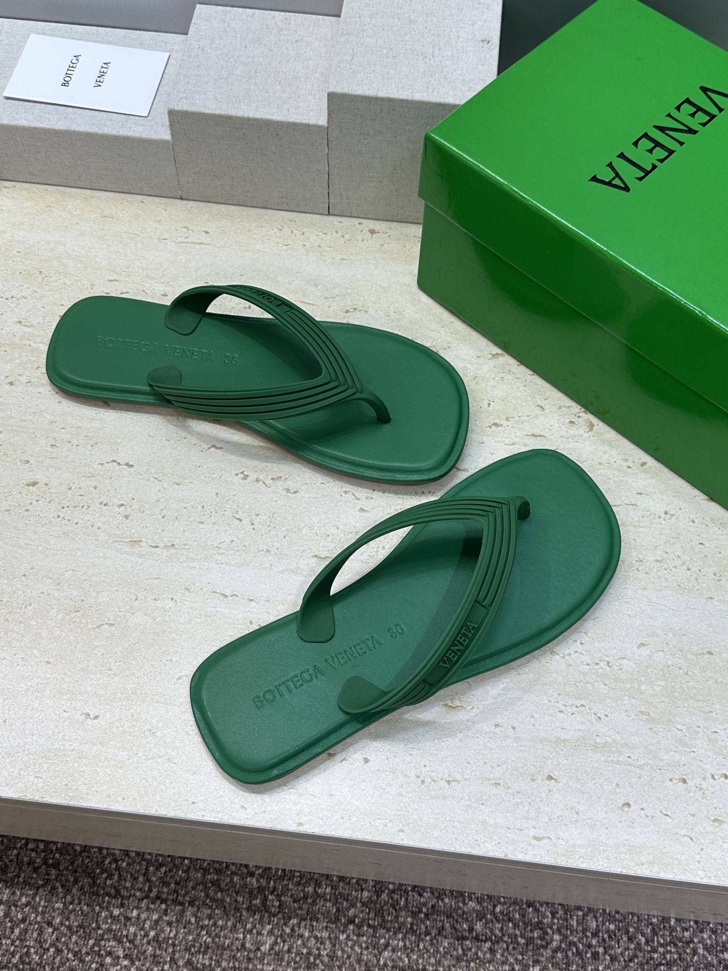 Bottega Veneta 葆蝶家2026春夏情侣新款SamPieri Flat Thong 沙滩凉鞋