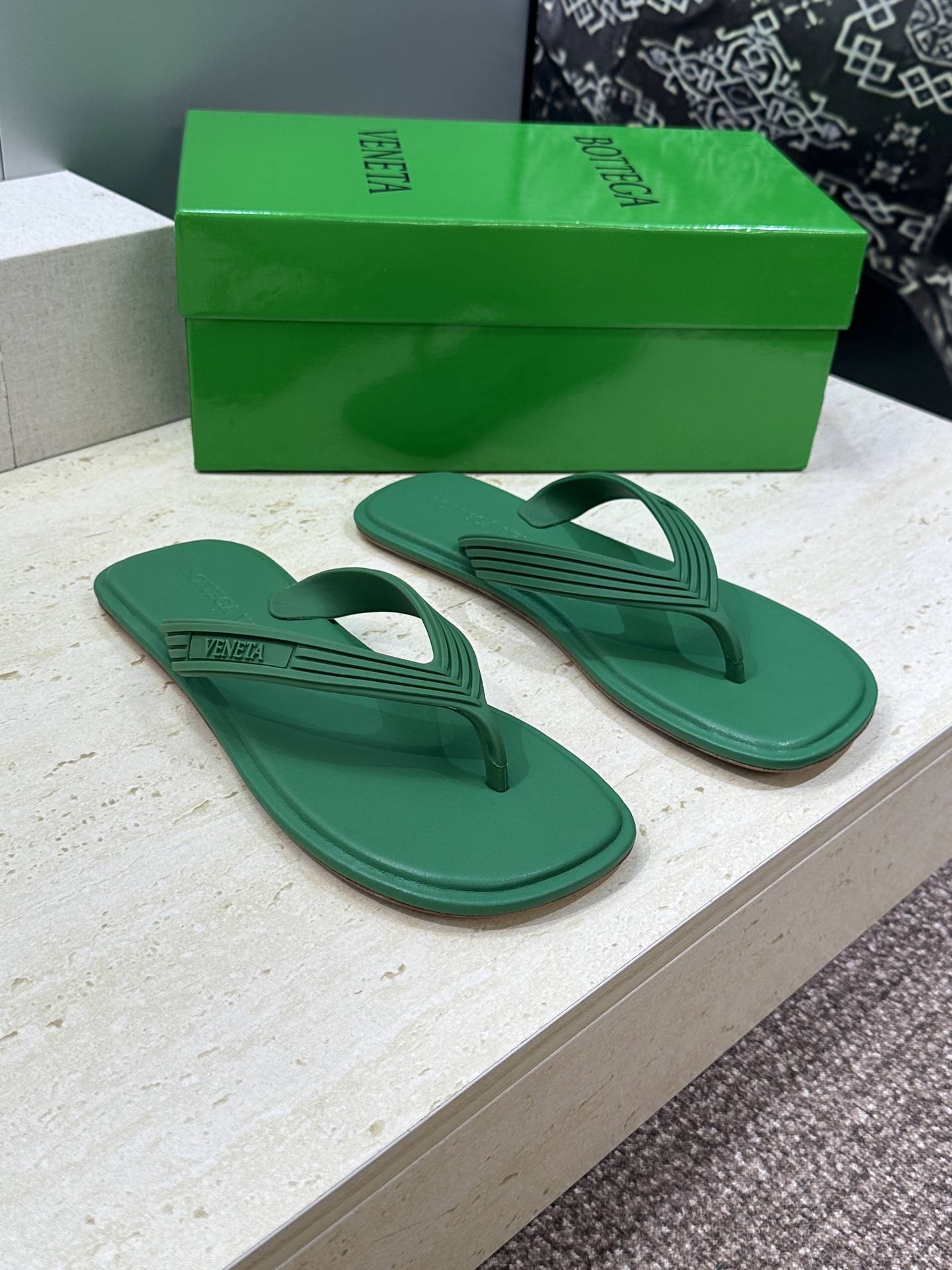 Bottega Veneta 葆蝶家2026春夏情侣新款SamPieri Flat Thong 沙滩凉鞋