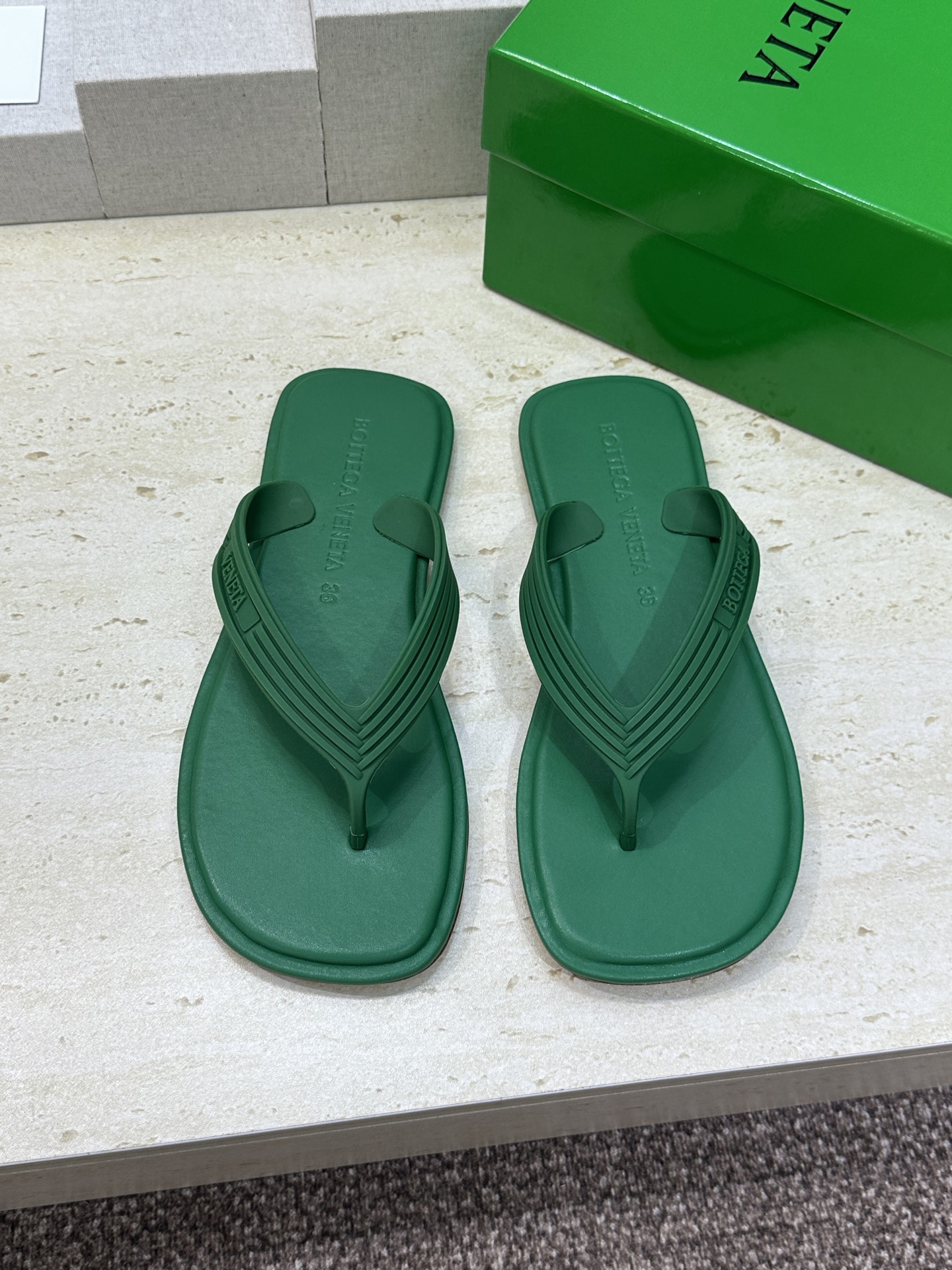 Bottega Veneta 葆蝶家2026春夏情侣新款SamPieri Flat Thong 沙滩凉鞋