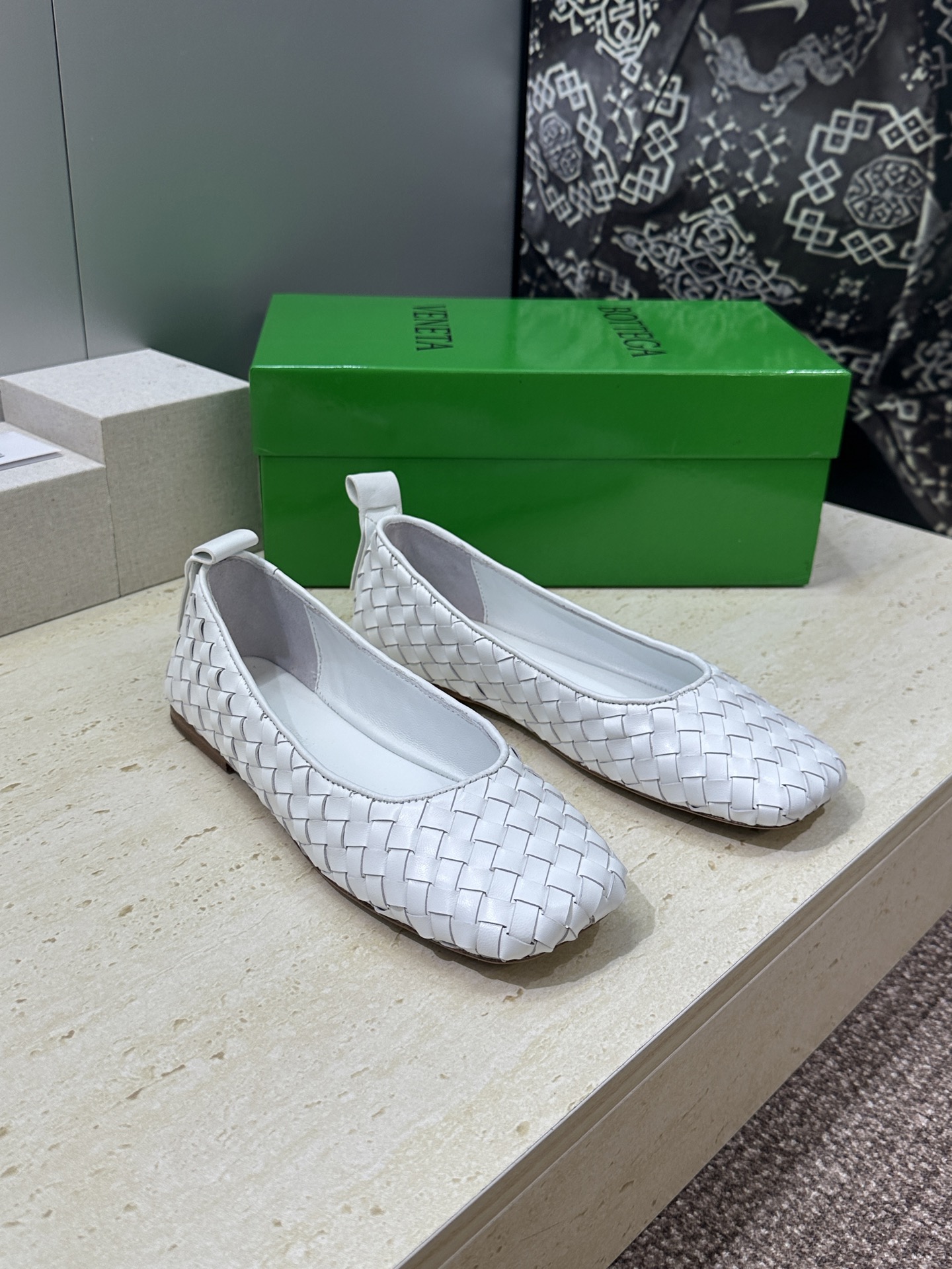 Bottega Veneta 葆蝶家2026春夏新款玛丽珍芭蕾舞编织女鞋BV字母logo平底方头乐福单鞋