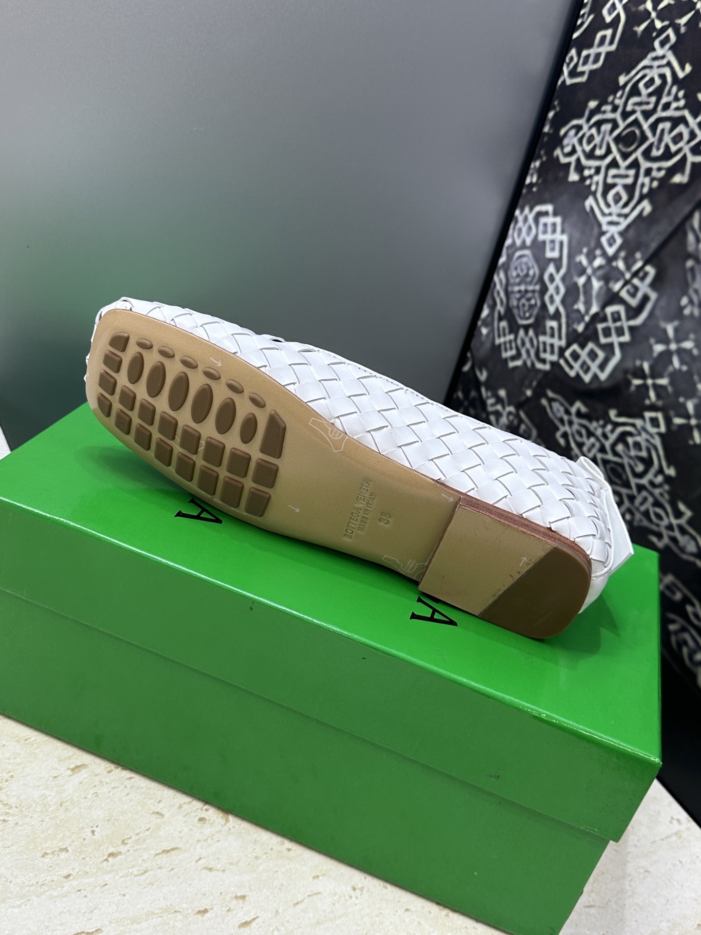 Bottega Veneta 葆蝶家2026春夏新款玛丽珍芭蕾舞编织女鞋BV字母logo平底方头乐福单鞋