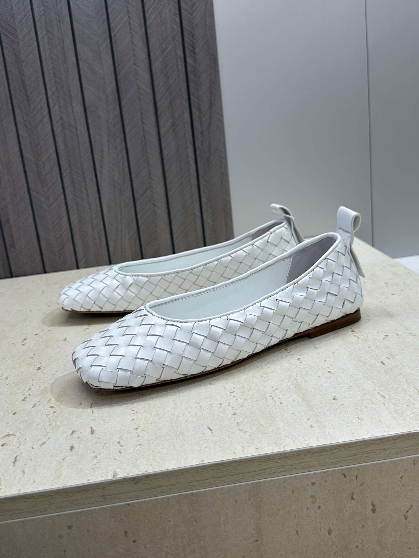 Bottega Veneta 葆蝶家2026春夏新款玛丽珍芭蕾舞编织女鞋BV字母logo平底方头乐福单鞋