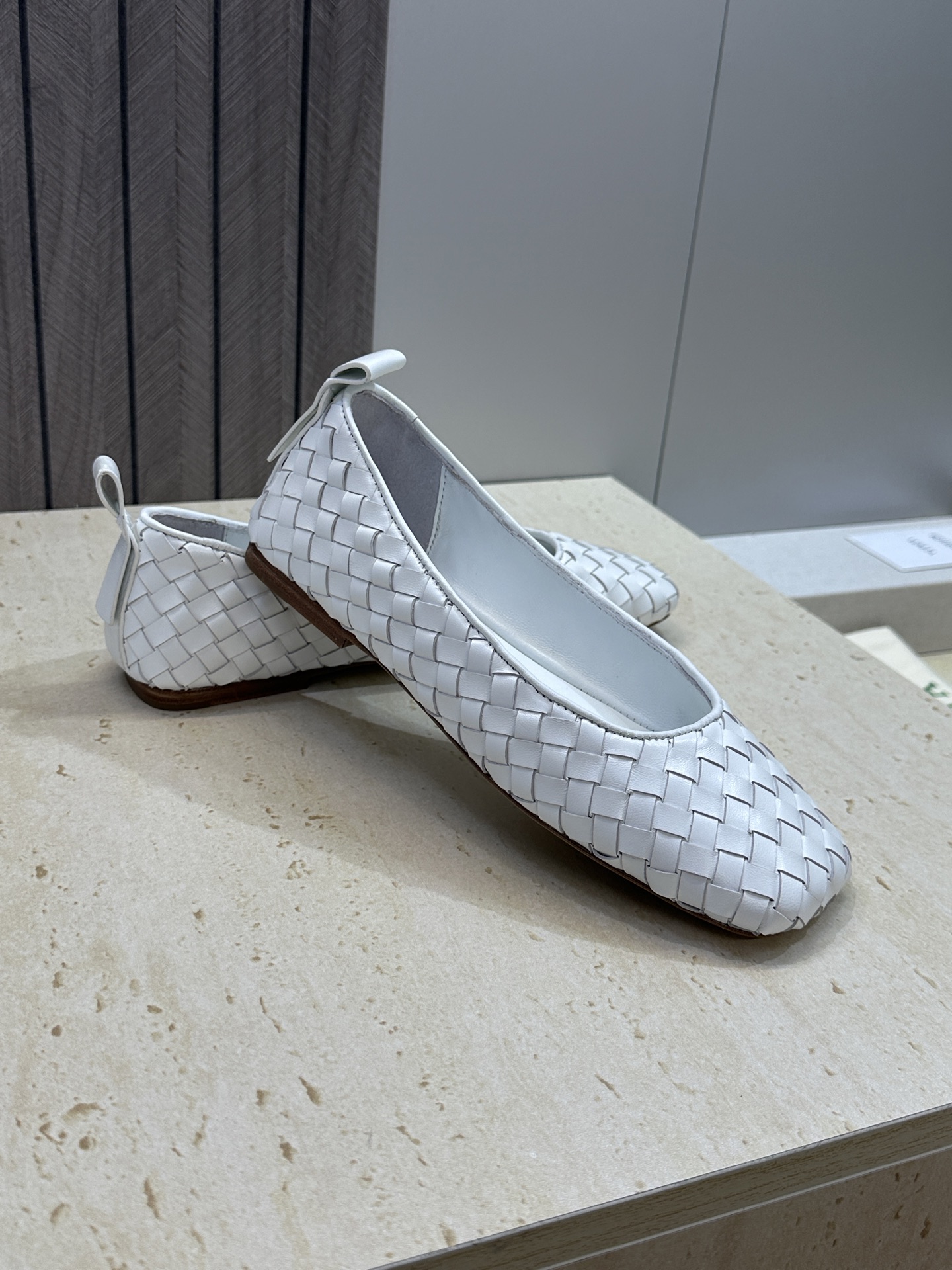 Bottega Veneta 葆蝶家2026春夏新款玛丽珍芭蕾舞编织女鞋BV字母logo平底方头乐福单鞋