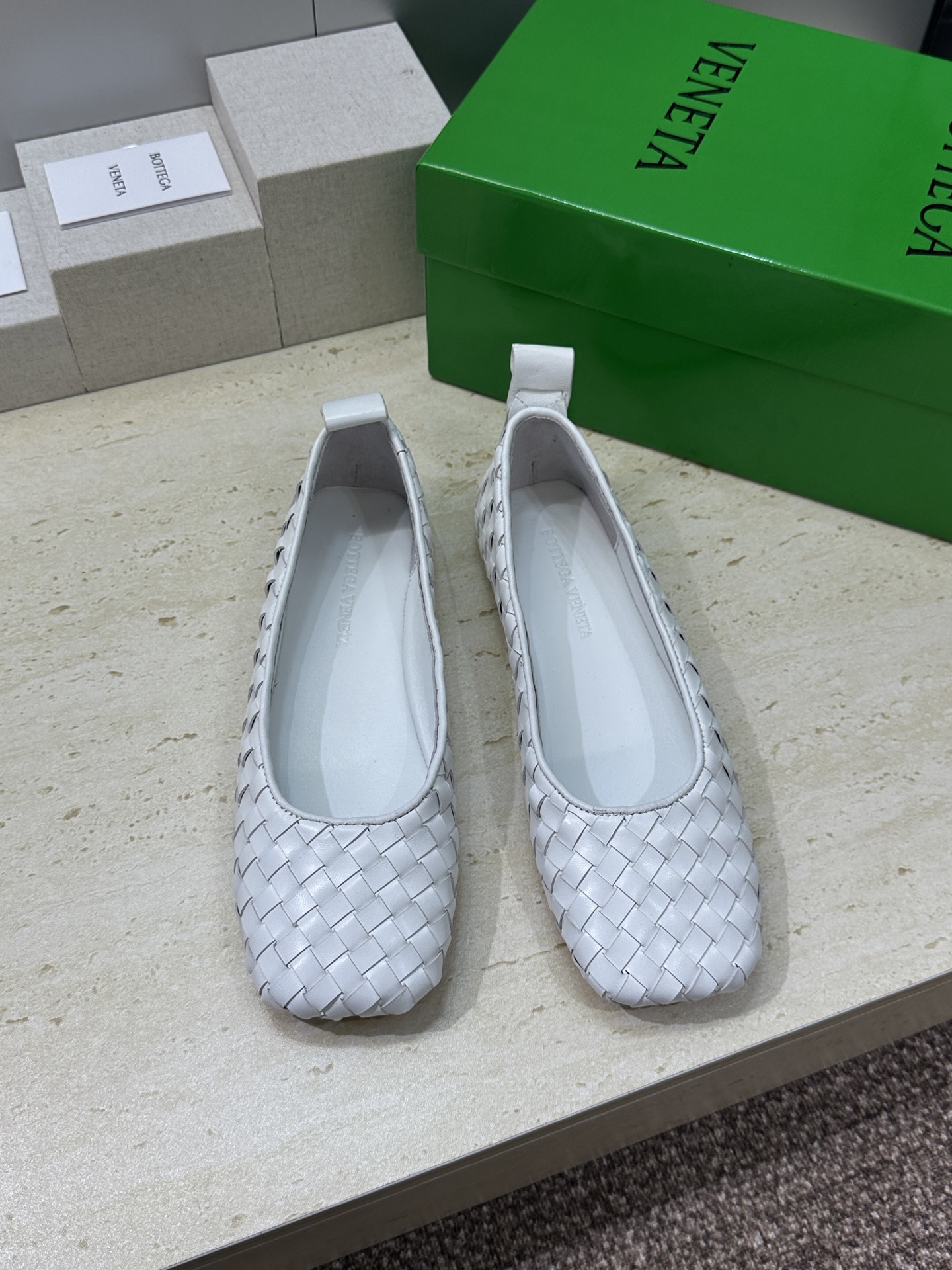 Bottega Veneta 葆蝶家2026春夏新款玛丽珍芭蕾舞编织女鞋BV字母logo平底方头乐福单鞋