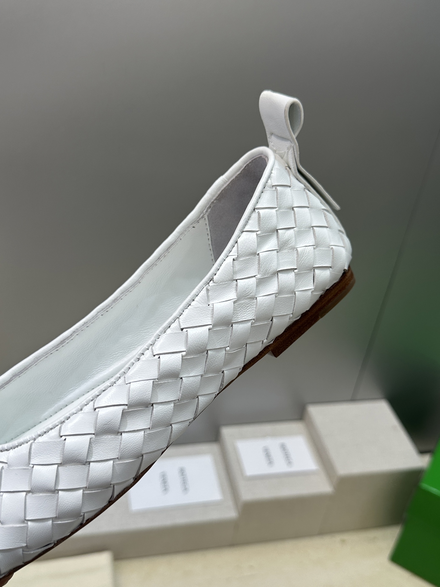 Bottega Veneta 葆蝶家2026春夏新款玛丽珍芭蕾舞编织女鞋BV字母logo平底方头乐福单鞋