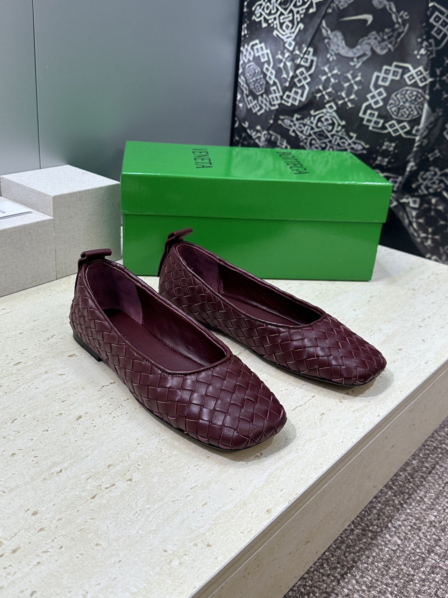 Bottega Veneta 葆蝶家2026春夏新款玛丽珍芭蕾舞编织女鞋BV字母logo平底方头乐福单鞋
