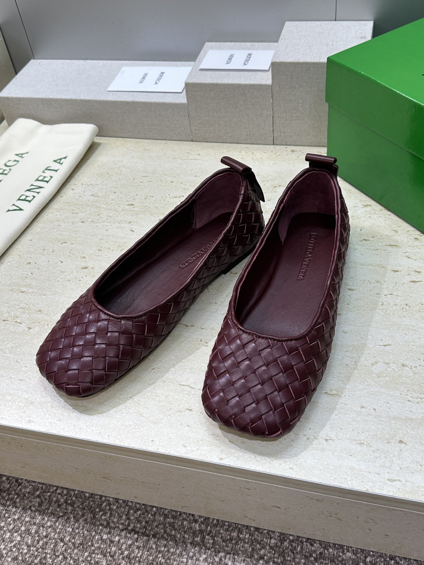 Bottega Veneta 葆蝶家2026春夏新款玛丽珍芭蕾舞编织女鞋BV字母logo平底方头乐福单鞋