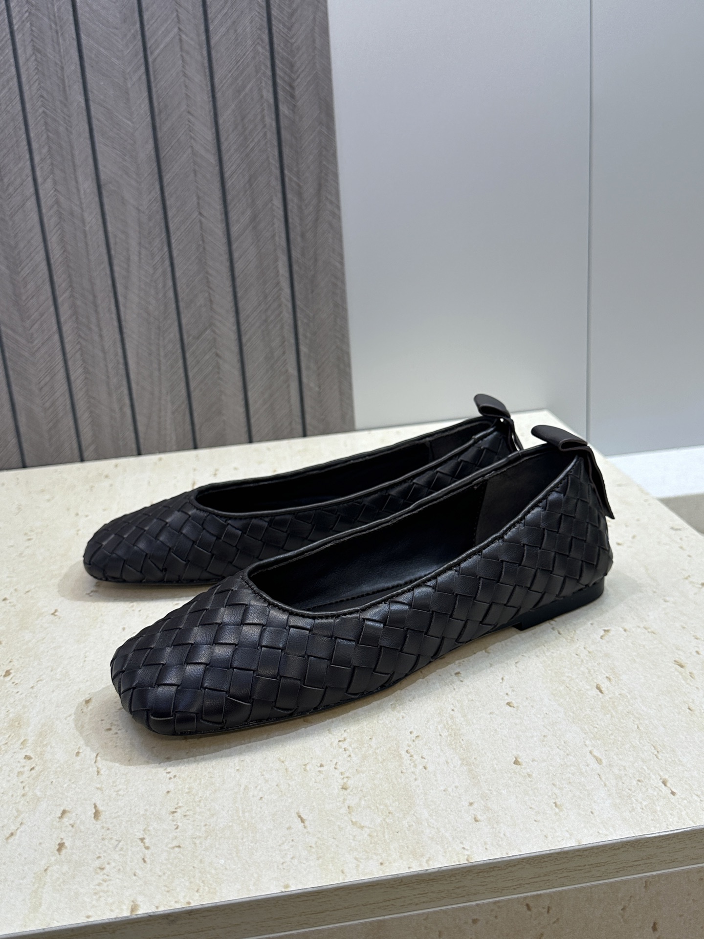 Bottega Veneta 葆蝶家2026春夏新款玛丽珍芭蕾舞编织女鞋BV字母logo平底方头乐福单鞋