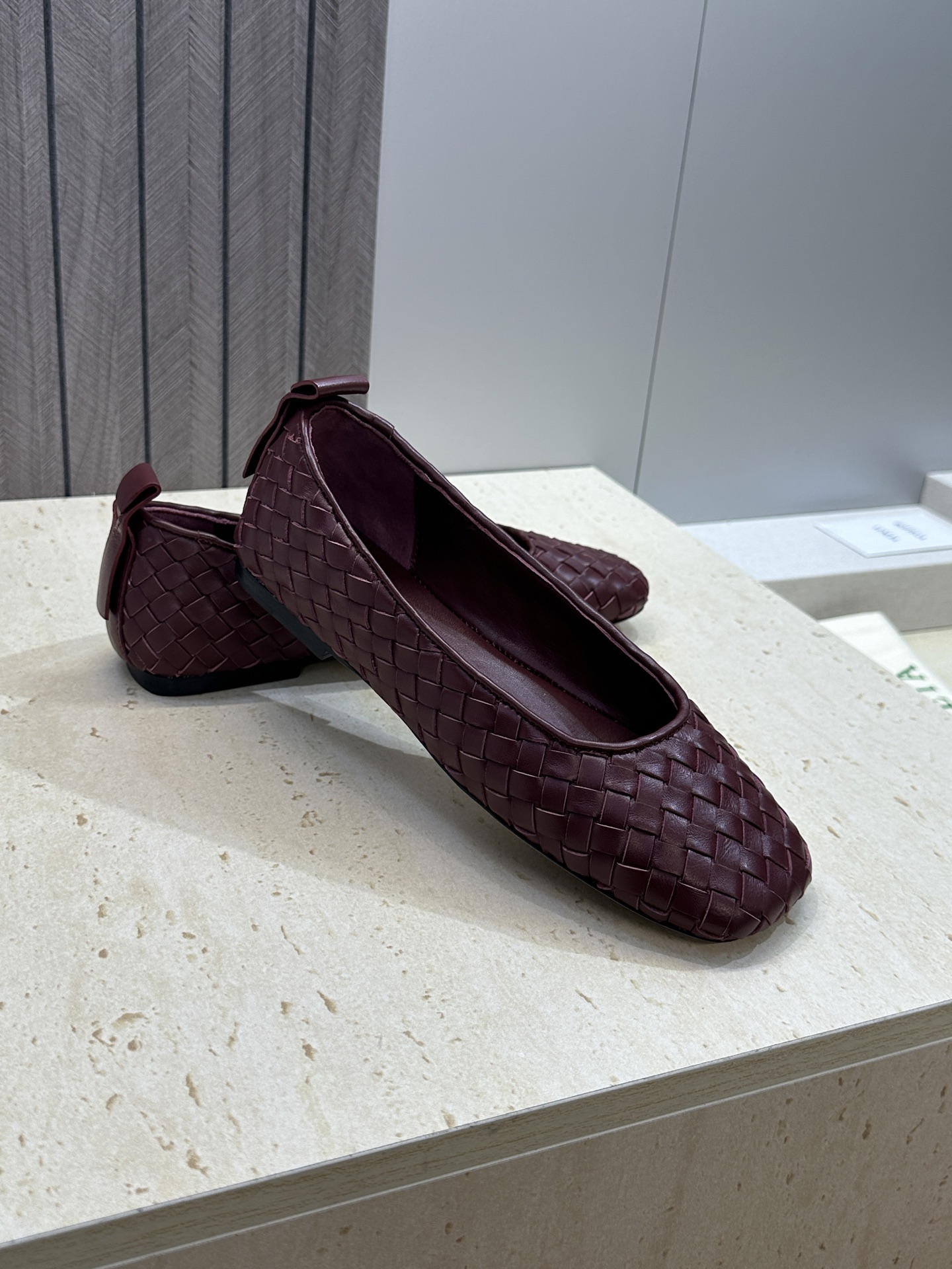 Bottega Veneta 葆蝶家2026春夏新款玛丽珍芭蕾舞编织女鞋BV字母logo平底方头乐福单鞋