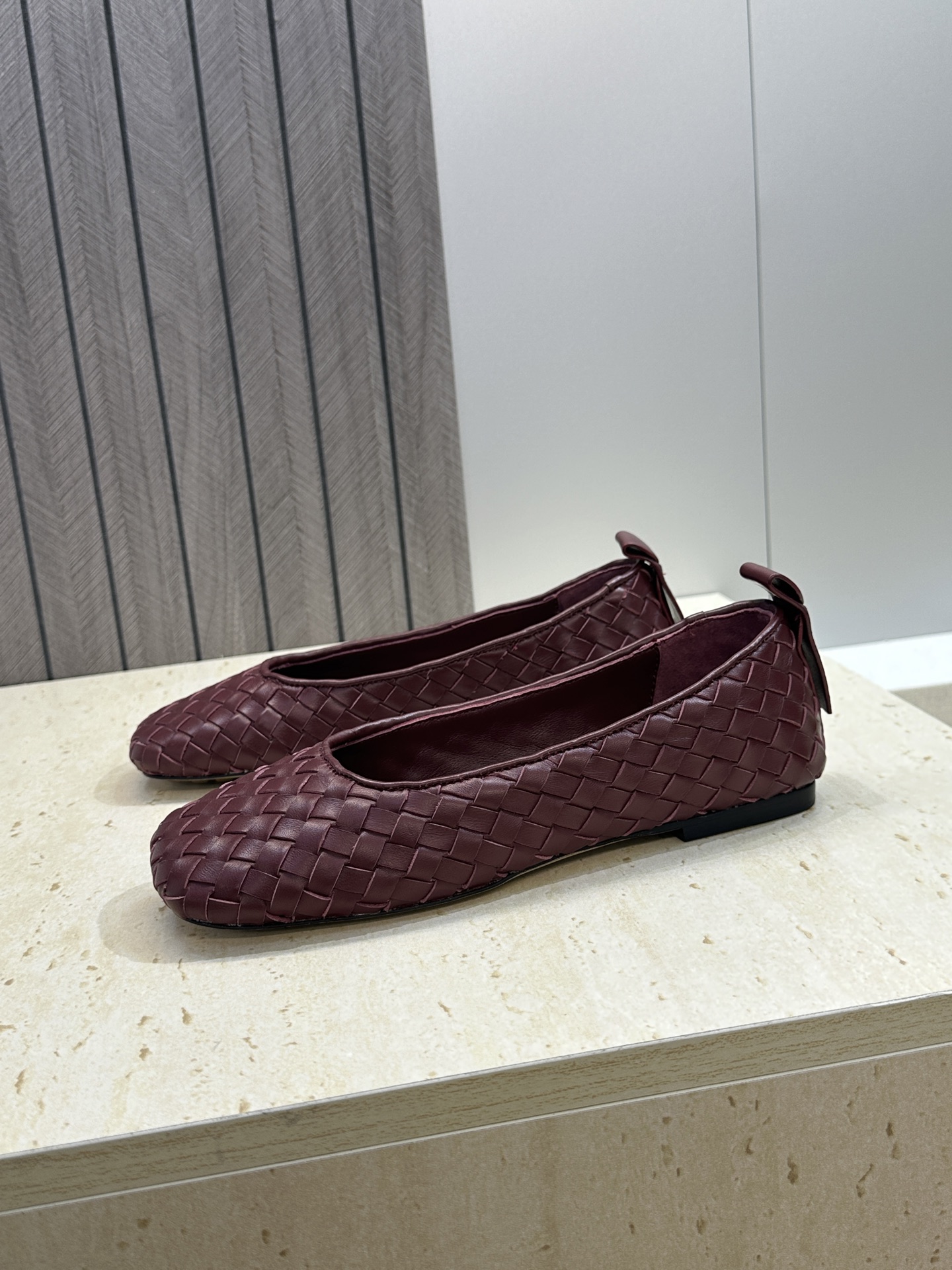 Bottega Veneta 葆蝶家2026春夏新款玛丽珍芭蕾舞编织女鞋BV字母logo平底方头乐福单鞋
