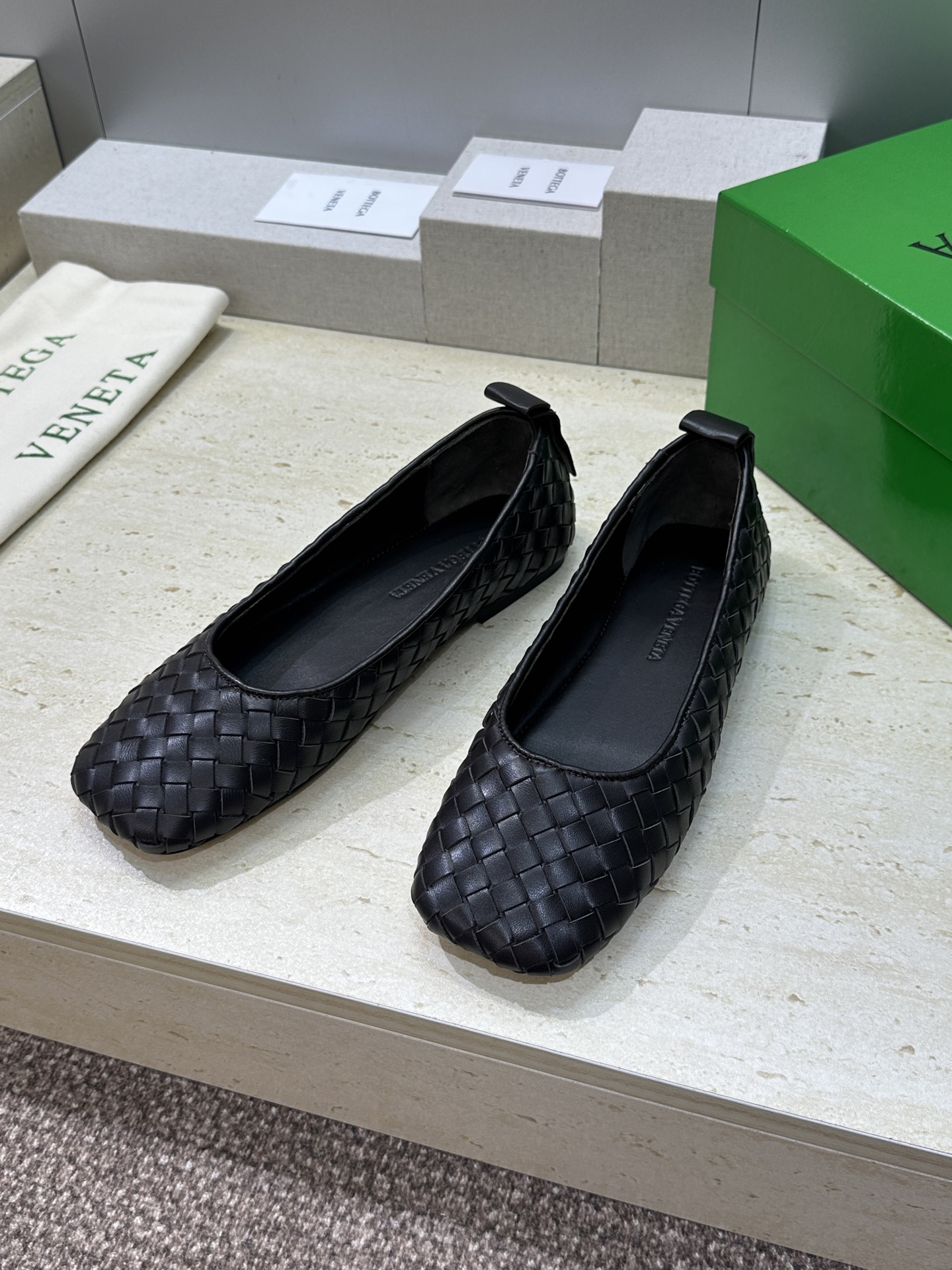 Bottega Veneta 葆蝶家2026春夏新款玛丽珍芭蕾舞编织女鞋BV字母logo平底方头乐福单鞋