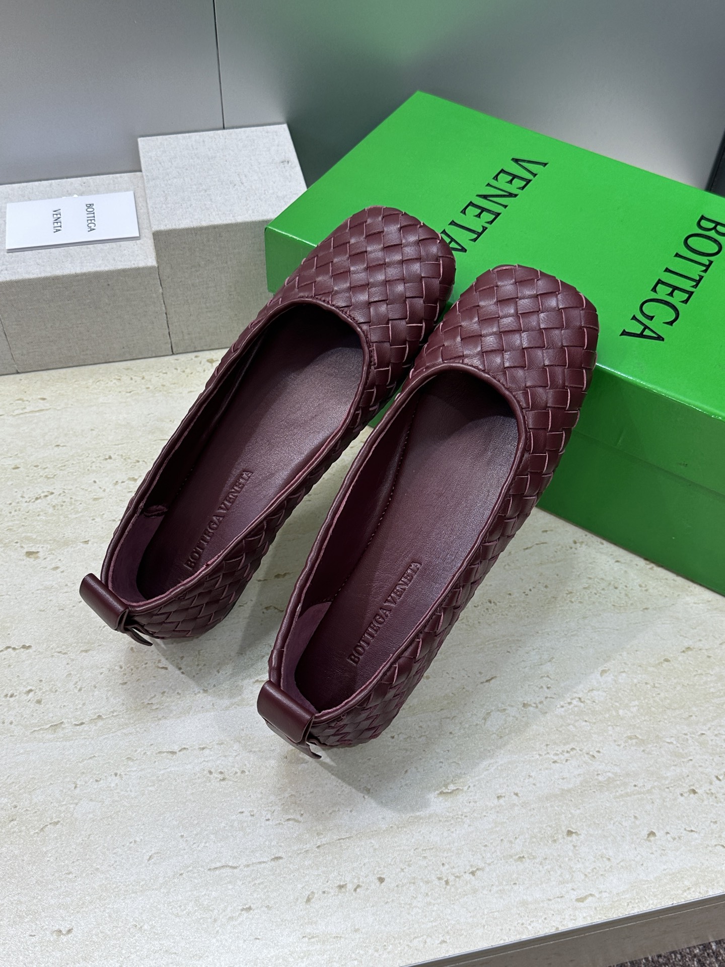 Bottega Veneta 葆蝶家2026春夏新款玛丽珍芭蕾舞编织女鞋BV字母logo平底方头乐福单鞋