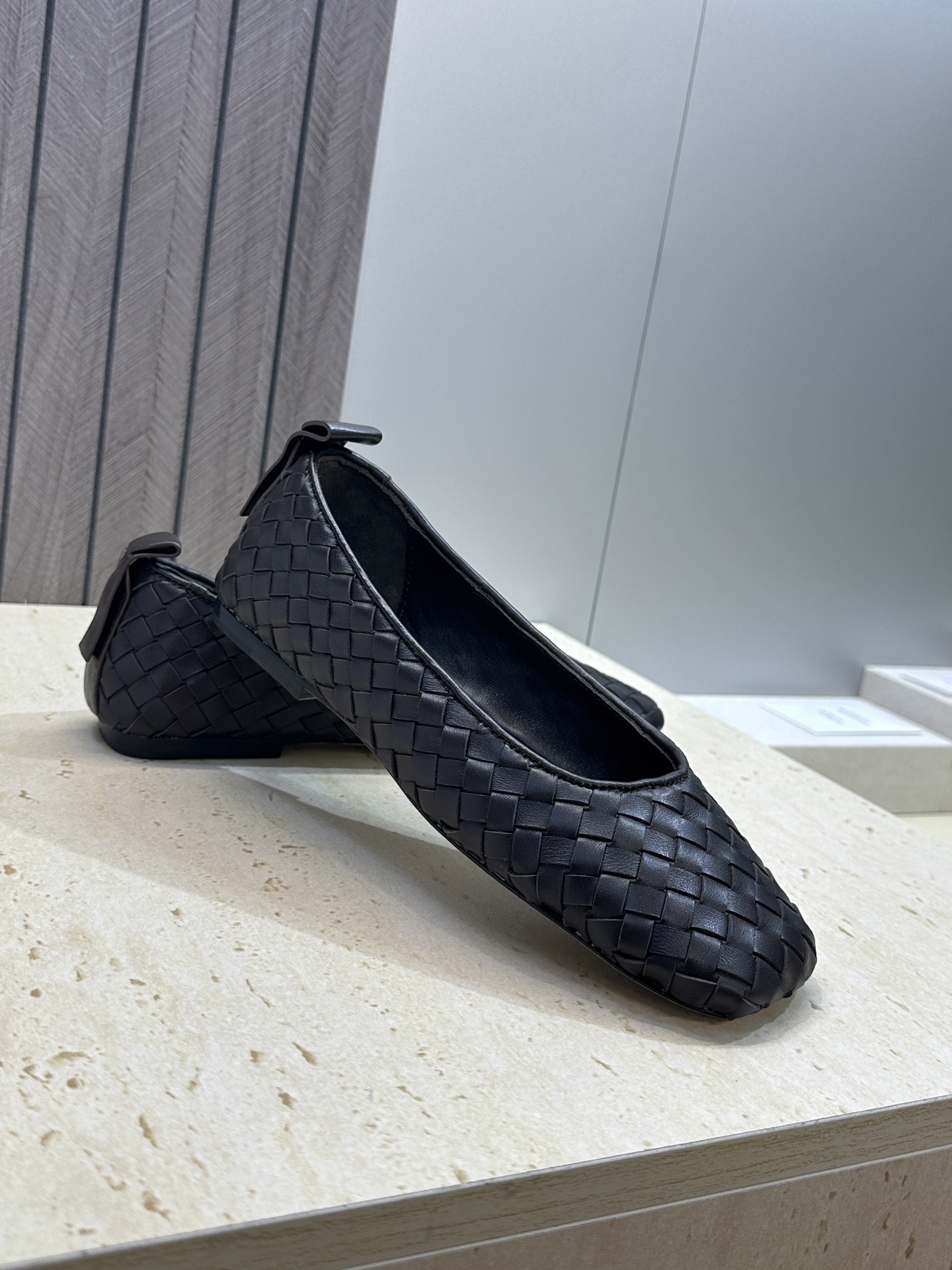 Bottega Veneta 葆蝶家2026春夏新款玛丽珍芭蕾舞编织女鞋BV字母logo平底方头乐福单鞋