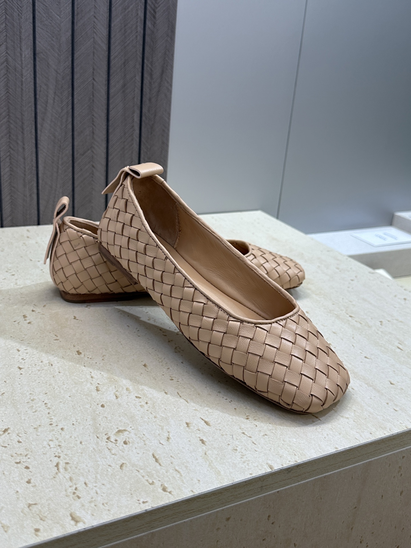 Bottega Veneta 葆蝶家2026春夏新款玛丽珍芭蕾舞编织女鞋BV字母logo平底方头乐福单鞋