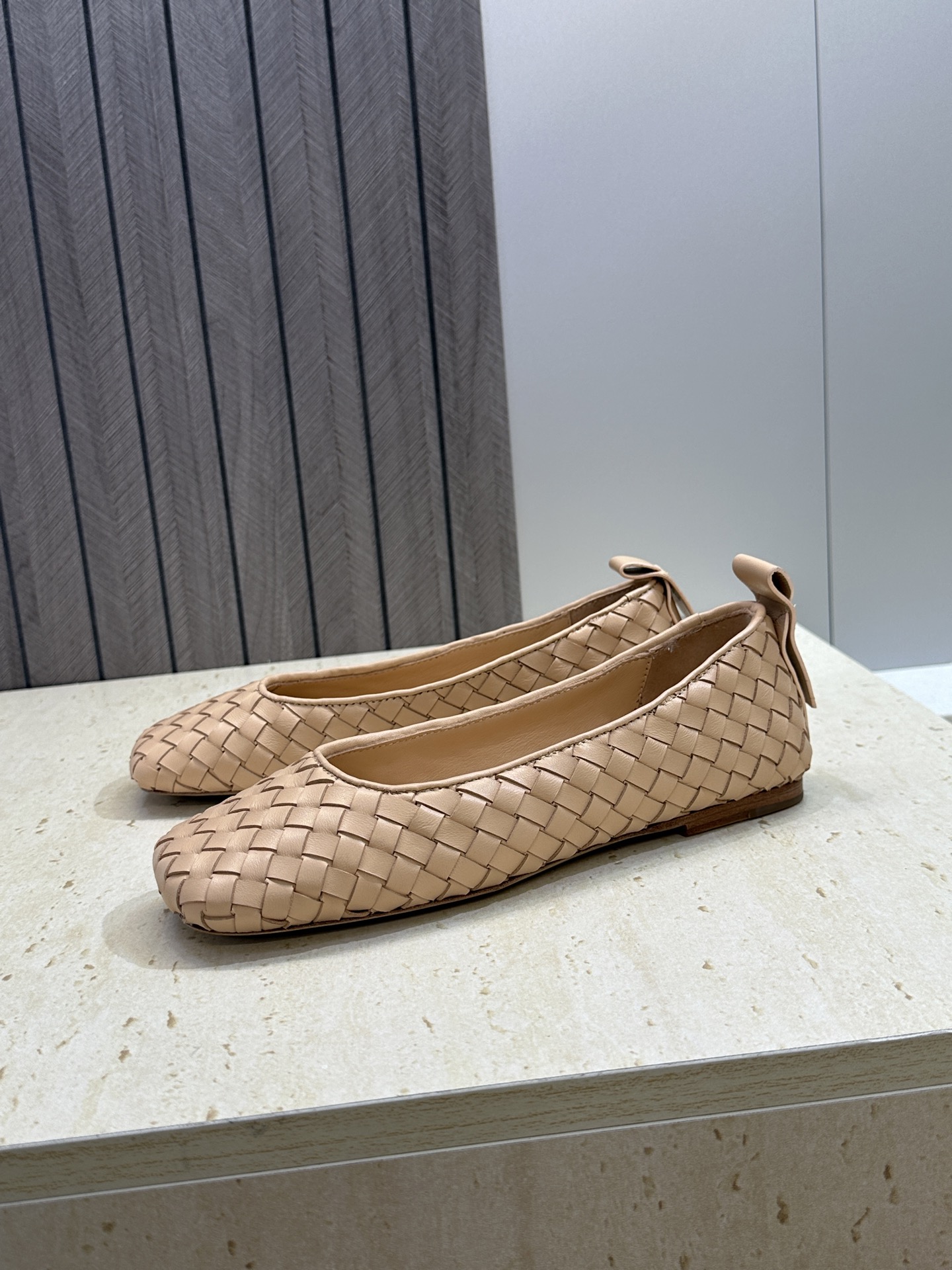 Bottega Veneta 葆蝶家2026春夏新款玛丽珍芭蕾舞编织女鞋BV字母logo平底方头乐福单鞋