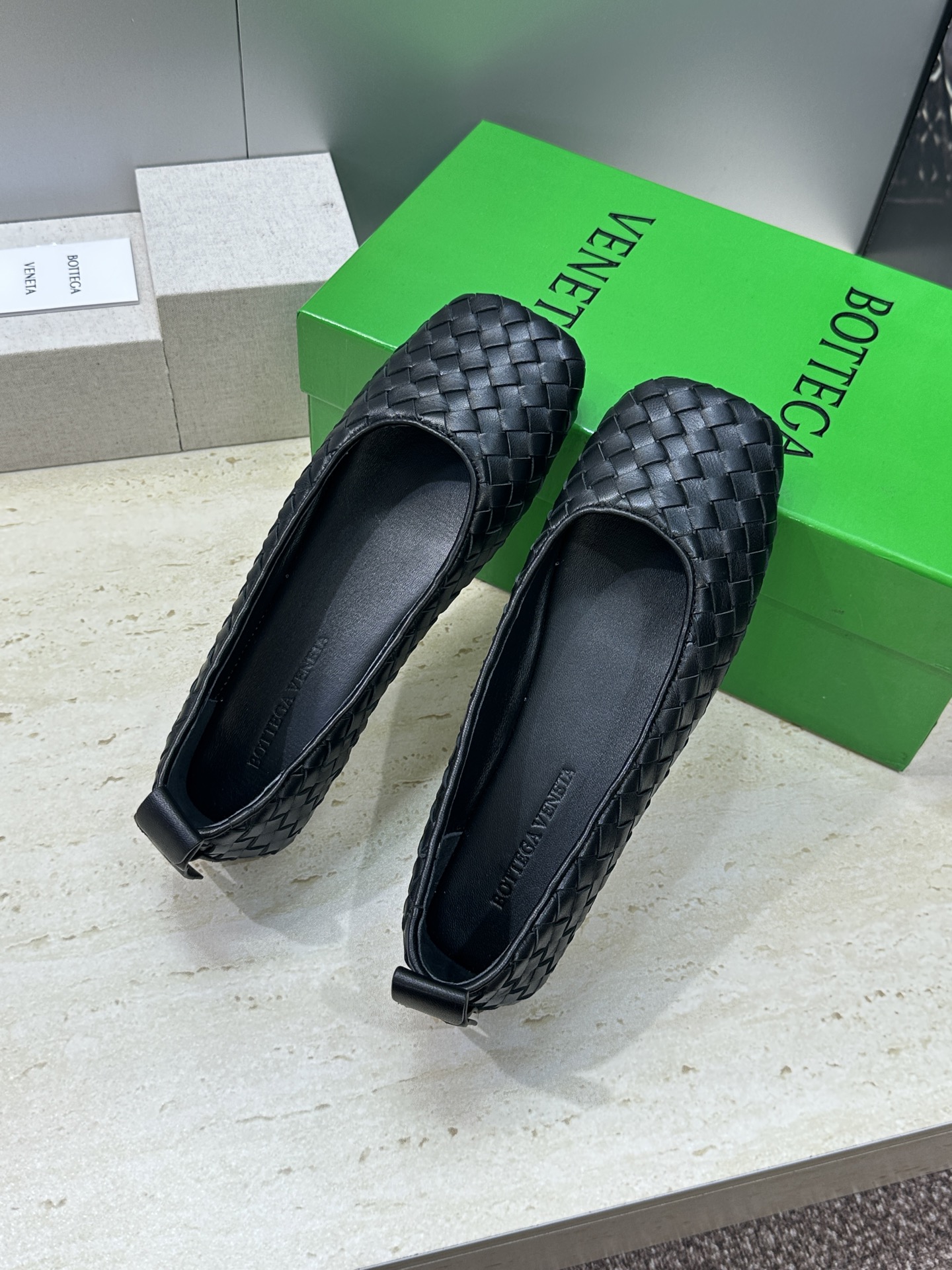 Bottega Veneta 葆蝶家2026春夏新款玛丽珍芭蕾舞编织女鞋BV字母logo平底方头乐福单鞋