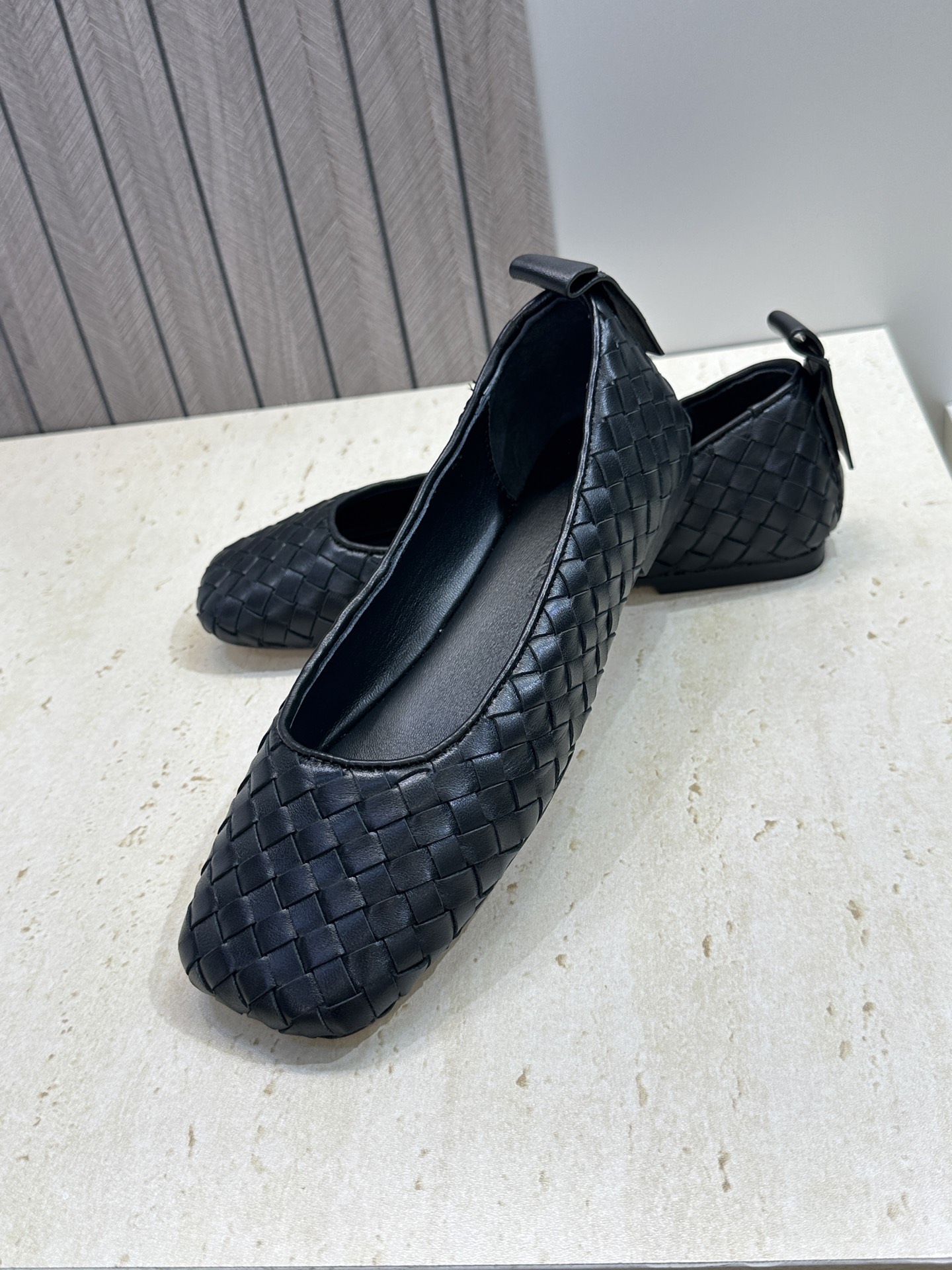 Bottega Veneta 葆蝶家2026春夏新款玛丽珍芭蕾舞编织女鞋BV字母logo平底方头乐福单鞋