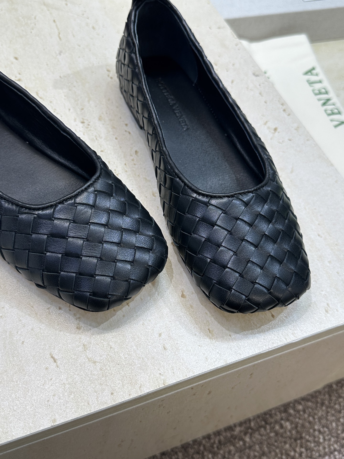 Bottega Veneta 葆蝶家2026春夏新款玛丽珍芭蕾舞编织女鞋BV字母logo平底方头乐福单鞋