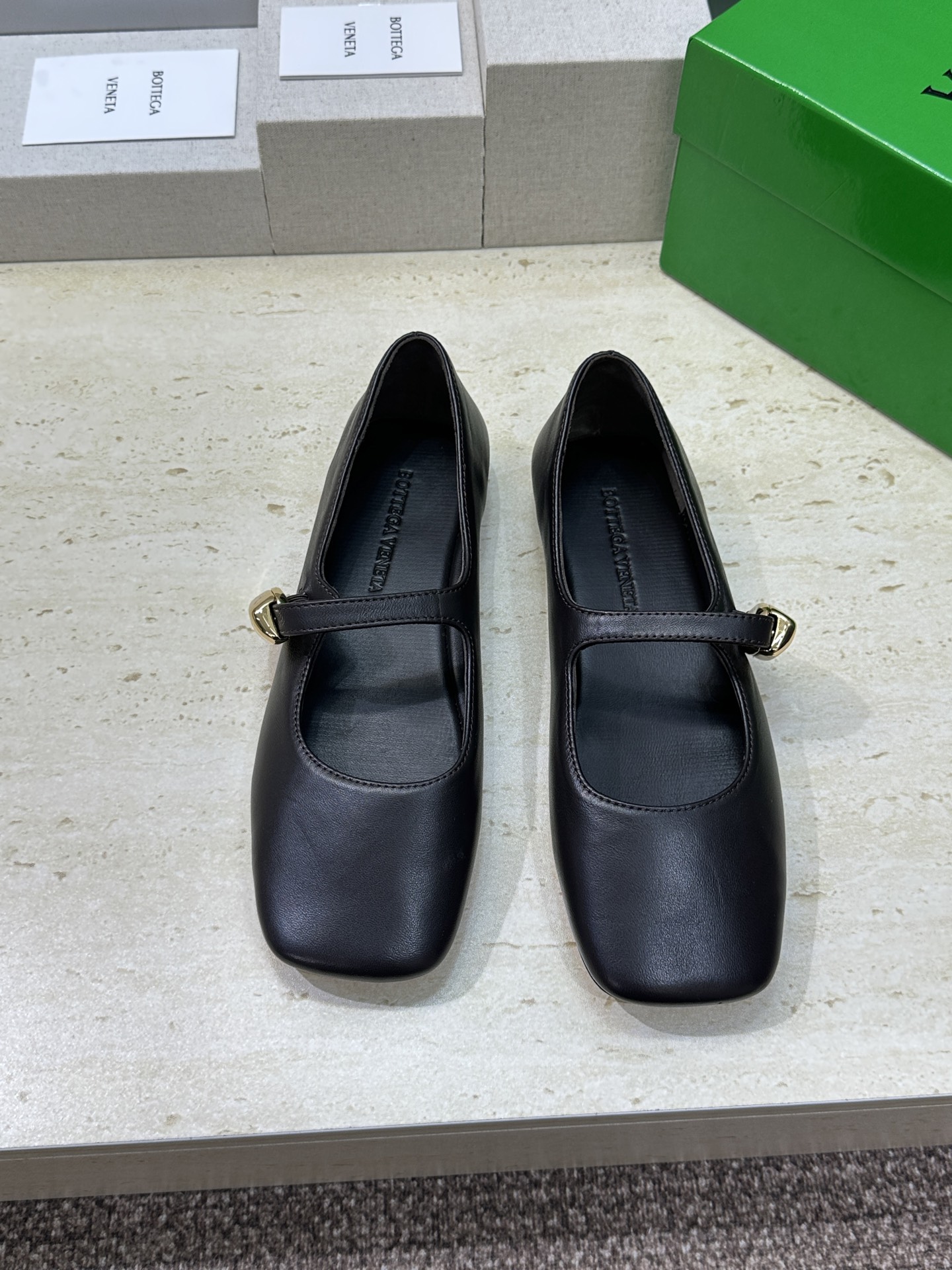 Bottega Veneta 葆蝶家2026春夏新款玛丽珍芭蕾舞女鞋 BV字母logo五金月牙扣平底方头