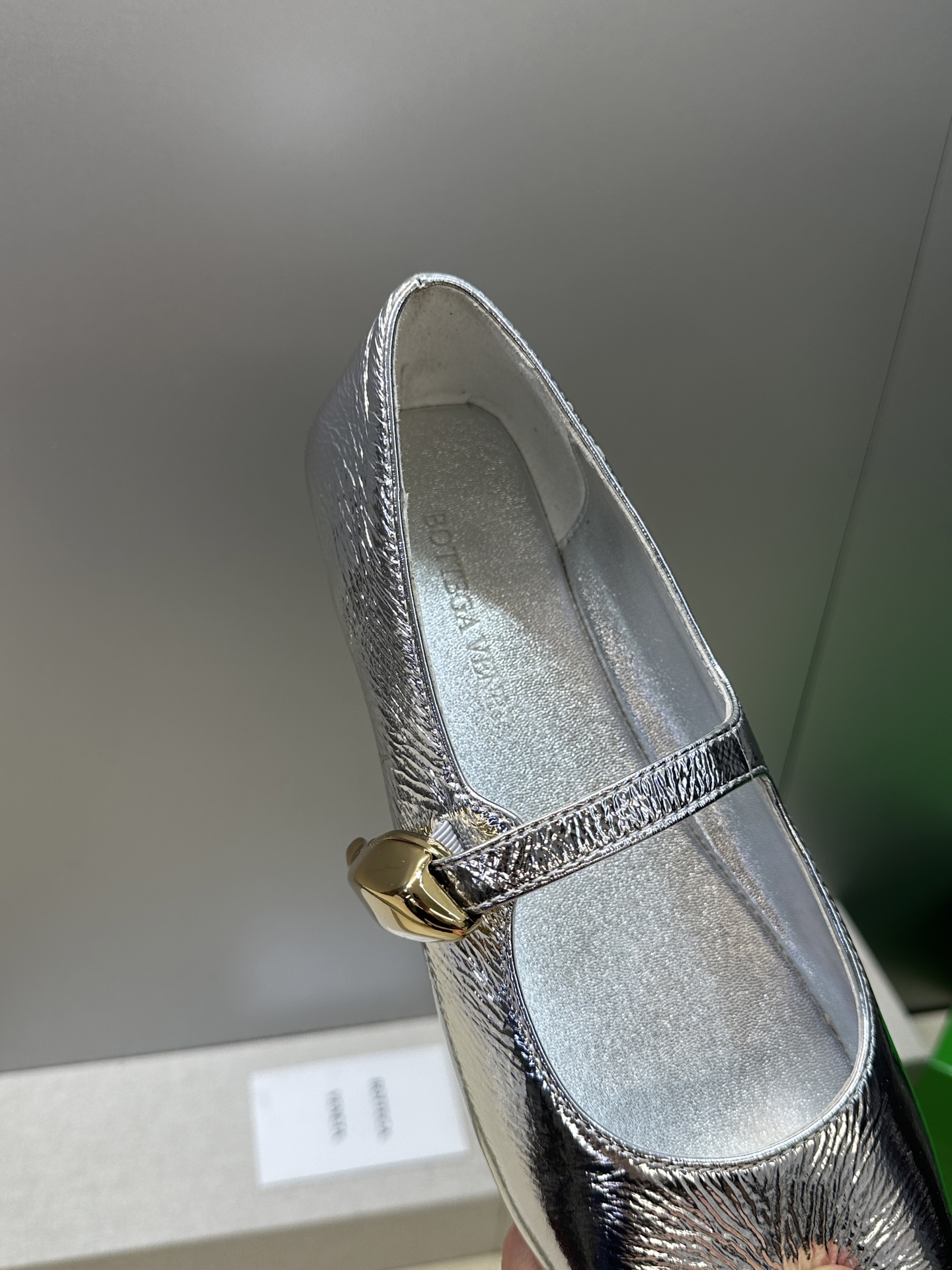 Bottega Veneta 葆蝶家2026春夏新款玛丽珍芭蕾舞女鞋 BV字母logo五金月牙扣平底方头