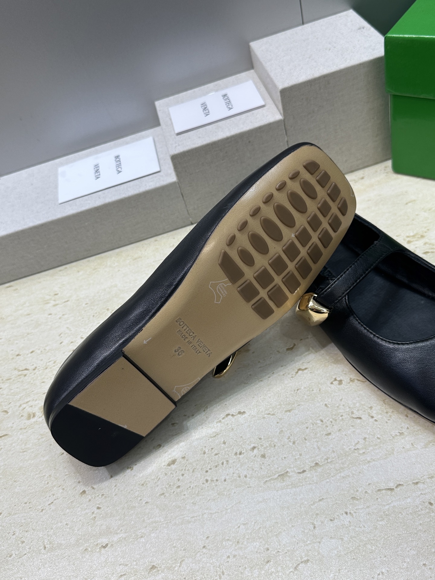 Bottega Veneta 葆蝶家2026春夏新款玛丽珍芭蕾舞女鞋 BV字母logo五金月牙扣平底方头