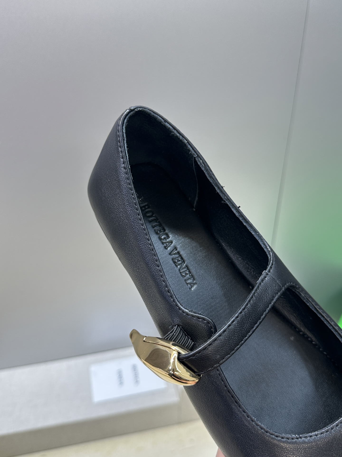 Bottega Veneta 葆蝶家2026春夏新款玛丽珍芭蕾舞女鞋 BV字母logo五金月牙扣平底方头