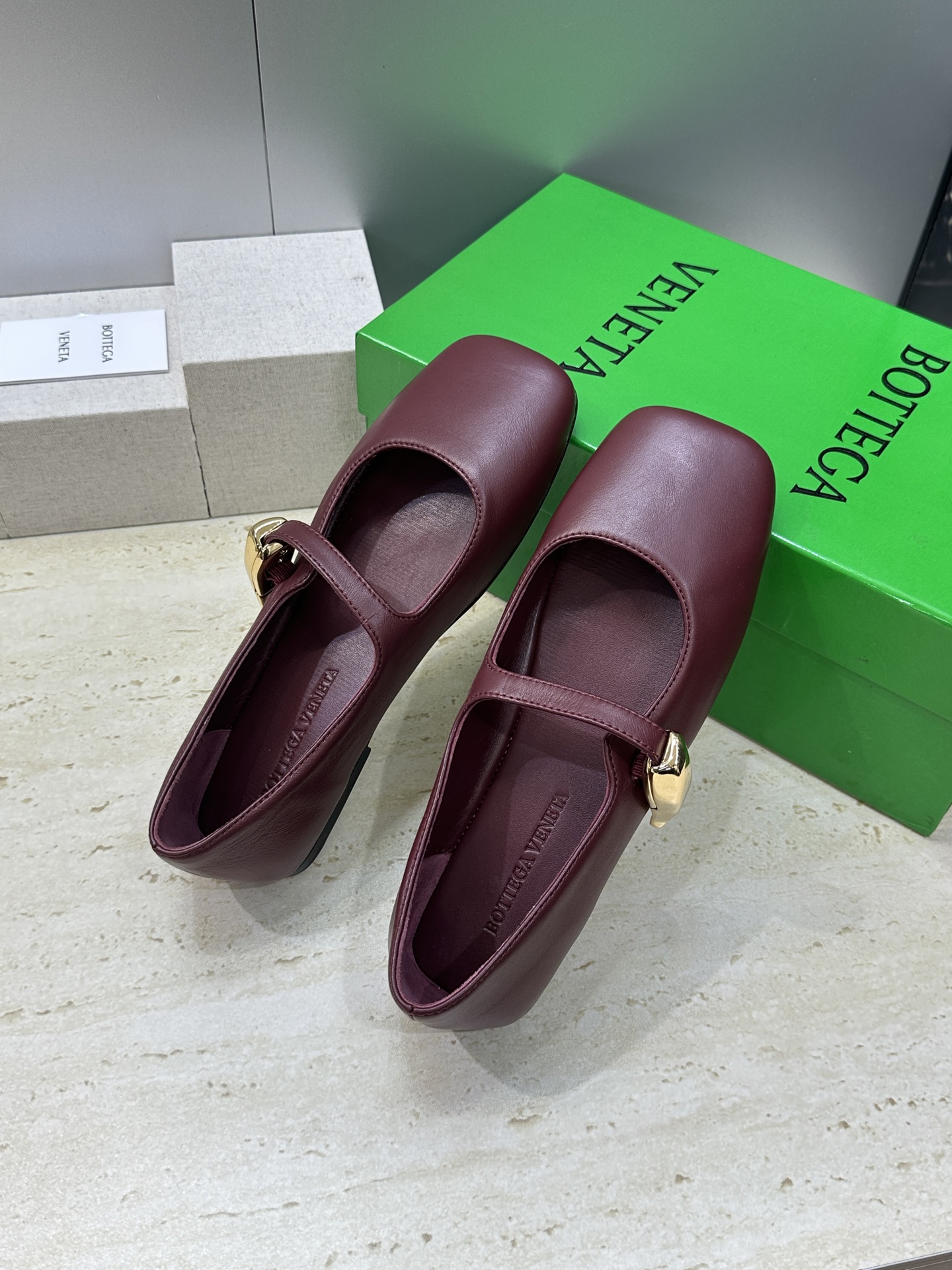 Bottega Veneta 葆蝶家2026春夏新款玛丽珍芭蕾舞女鞋 BV字母logo五金月牙扣平底方头
