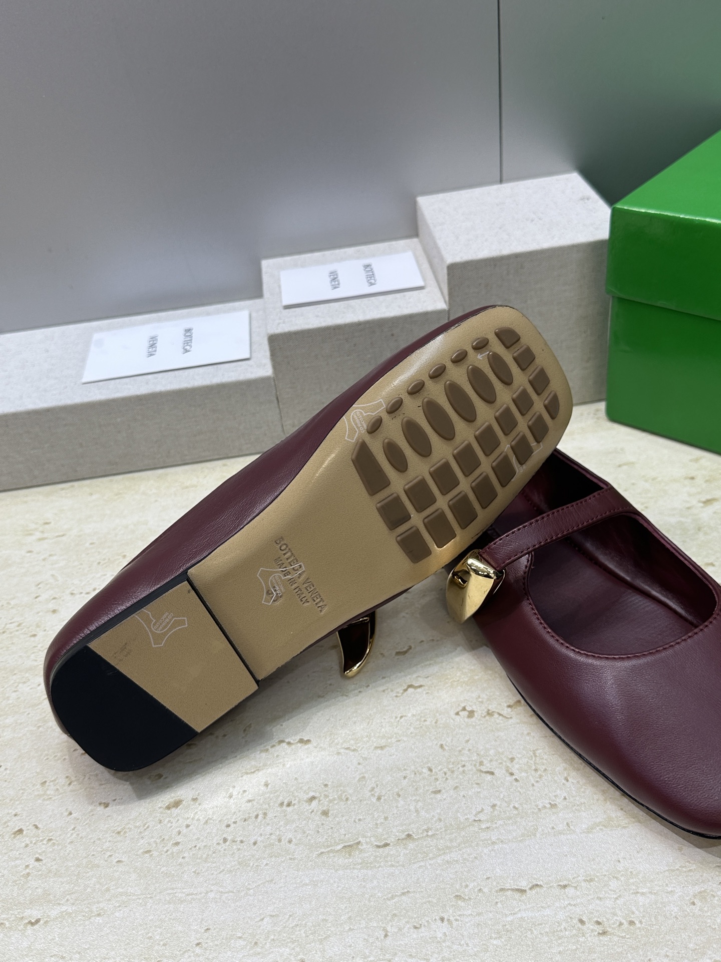 Bottega Veneta 葆蝶家2026春夏新款玛丽珍芭蕾舞女鞋 BV字母logo五金月牙扣平底方头