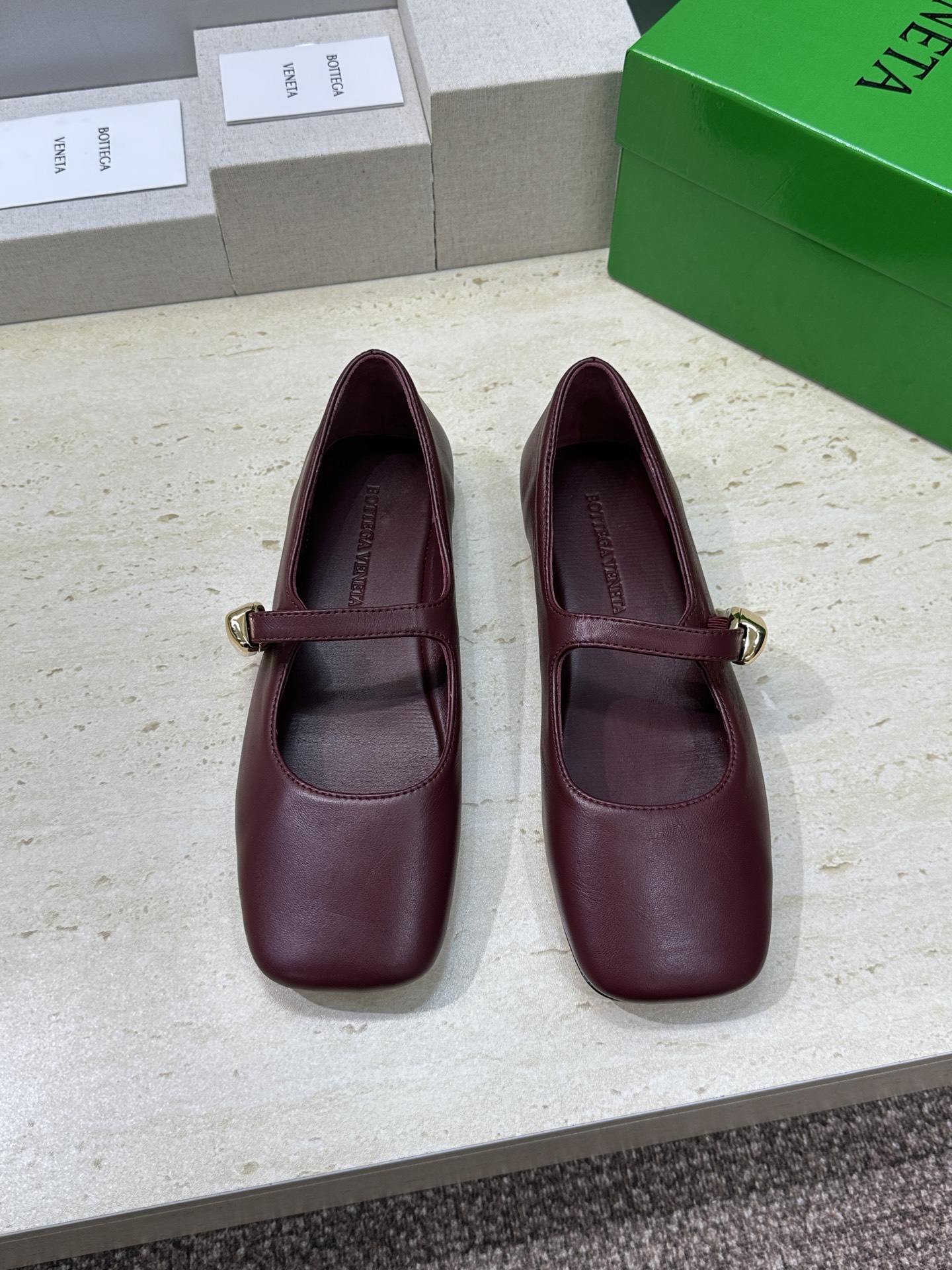 Bottega Veneta 葆蝶家2026春夏新款玛丽珍芭蕾舞女鞋 BV字母logo五金月牙扣平底方头