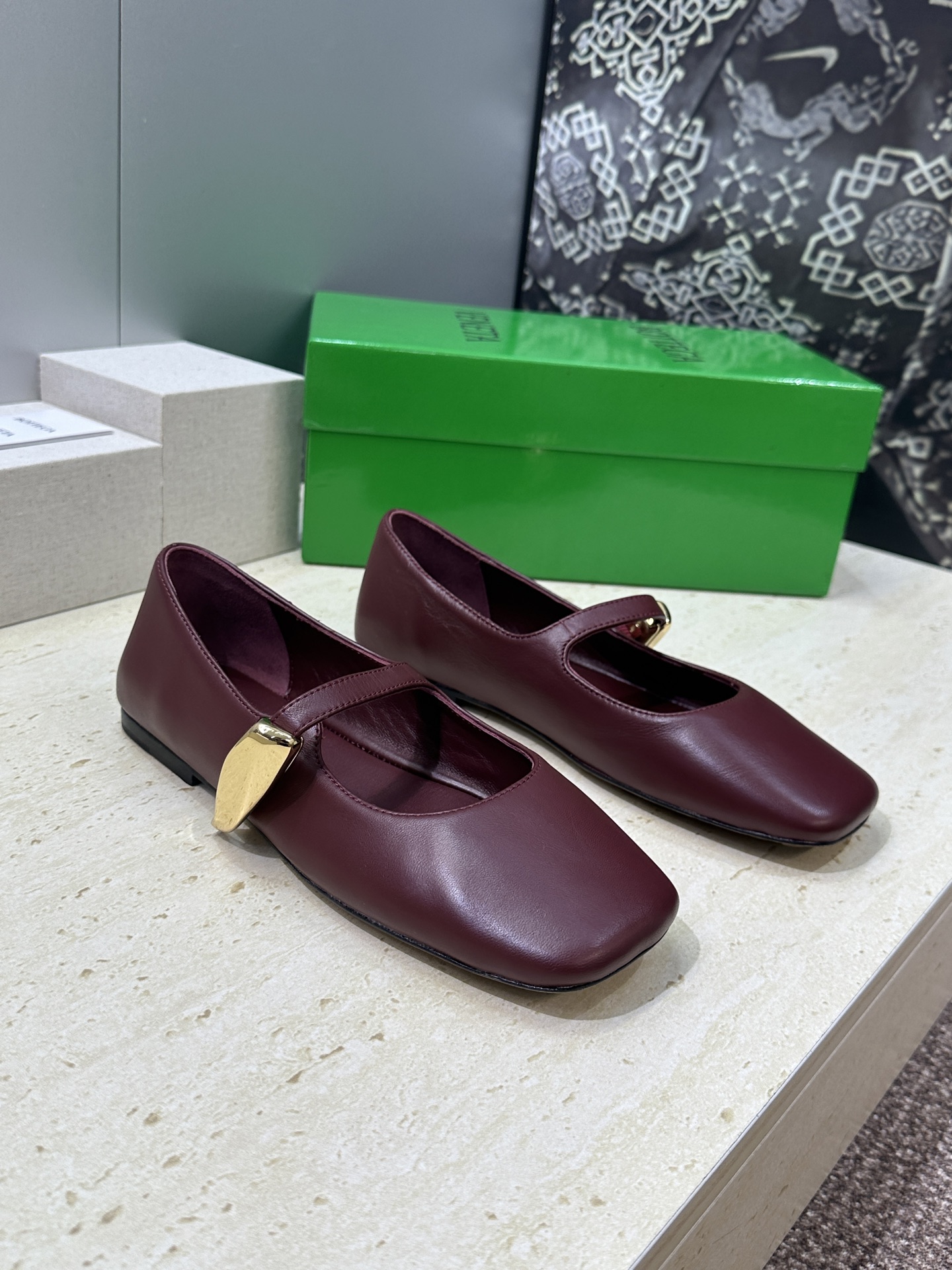 Bottega Veneta 葆蝶家2026春夏新款玛丽珍芭蕾舞女鞋 BV字母logo五金月牙扣平底方头