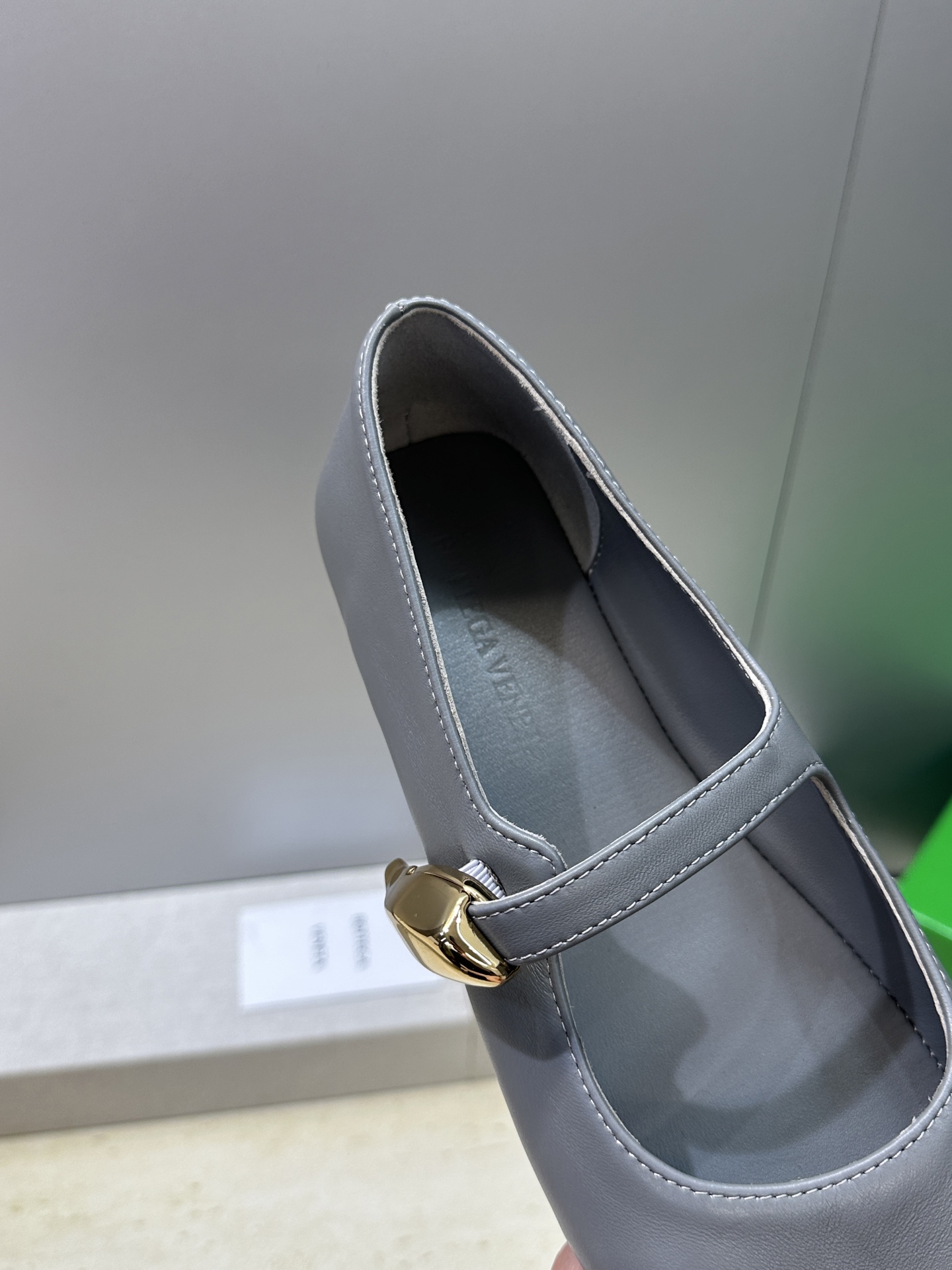 Bottega Veneta 葆蝶家2026春夏新款玛丽珍芭蕾舞女鞋 BV字母logo五金月牙扣平底方头