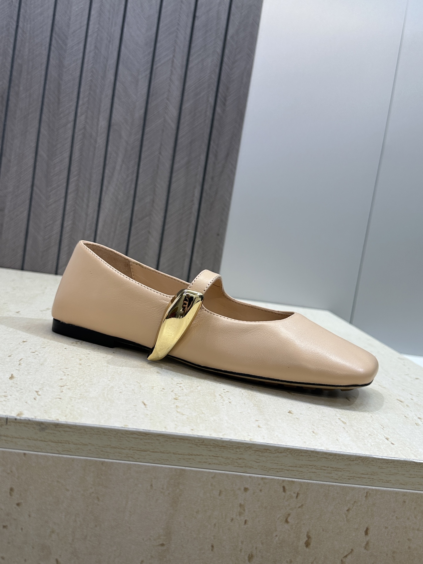 Bottega Veneta 葆蝶家2026春夏新款玛丽珍芭蕾舞女鞋 BV字母logo五金月牙扣平底方头