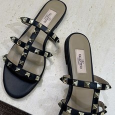 (配全套飞机盒)Valentino 春夏经典款时尚朋克风格三带铆钉粗跟女鞋 华伦天奴字母logo五金扣平 (配全套飞机盒)Valentino 春夏经典款时尚朋克风格三带铆钉粗跟女鞋 华伦天奴字母logo五金扣平