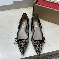 (配全套飞机盒)顶级版 Valentino 春夏经典款时尚气质蕾丝女鞋 华伦天奴字母logo平底尖头蝴蝶 (配全套飞机盒)顶级版 Valentino 春夏经典款时尚气质蕾丝女鞋 华伦天奴字母logo平底尖头蝴蝶