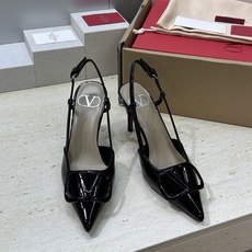 (配全套飞机盒)顶级版 Valentino 春夏经典款时尚气质女鞋 华伦天奴字母logo五金扣尖头高跟穆 (配全套飞机盒)顶级版 Valentino 春夏经典款时尚气质女鞋 华伦天奴字母logo五金扣尖头高跟穆