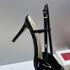 (配全套飞机盒)顶级版 Valentino 春夏经典款时尚气质女鞋 华伦天奴字母logo五金扣尖头高跟穆 (配全套飞机盒)顶级版 Valentino 春夏经典款时尚气质女鞋 华伦天奴字母logo五金扣尖头高跟穆