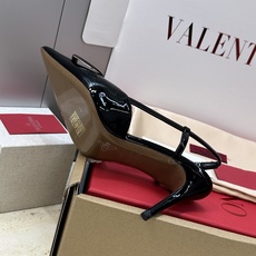 (配全套飞机盒)顶级版 Valentino 春夏经典款时尚气质女鞋 华伦天奴字母logo五金扣尖头高跟穆 (配全套飞机盒)顶级版 Valentino 春夏经典款时尚气质女鞋 华伦天奴字母logo五金扣尖头高跟穆